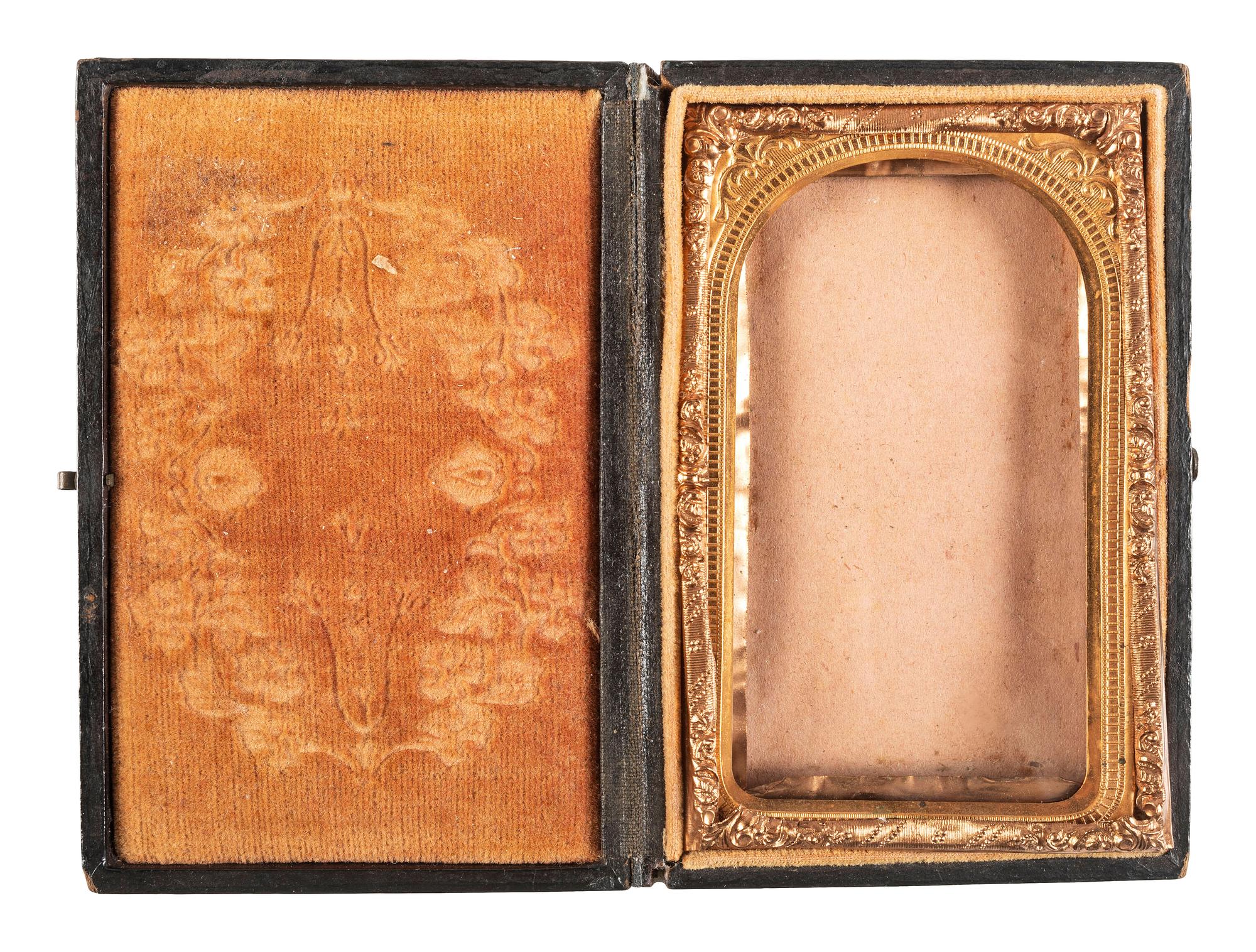 [CIVIL WAR]. CDV-sized tintype of a Union soldier armed with a musket with bayonet.