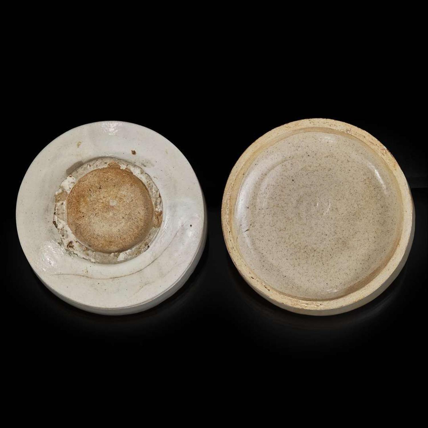 A red and green-enameled Cizhou cosmetic box 红绿彩磁州窑梳妆盒 Jin dynasty ?