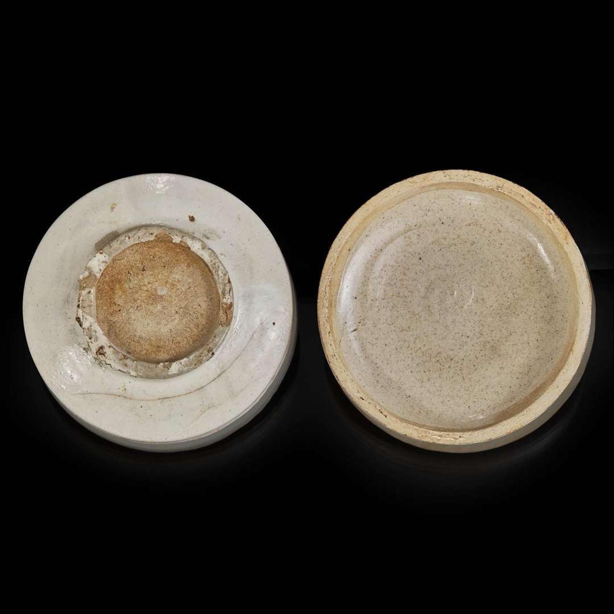 A red and green-enameled Cizhou cosmetic box 红绿彩磁州窑梳妆盒 Jin dynasty ?
