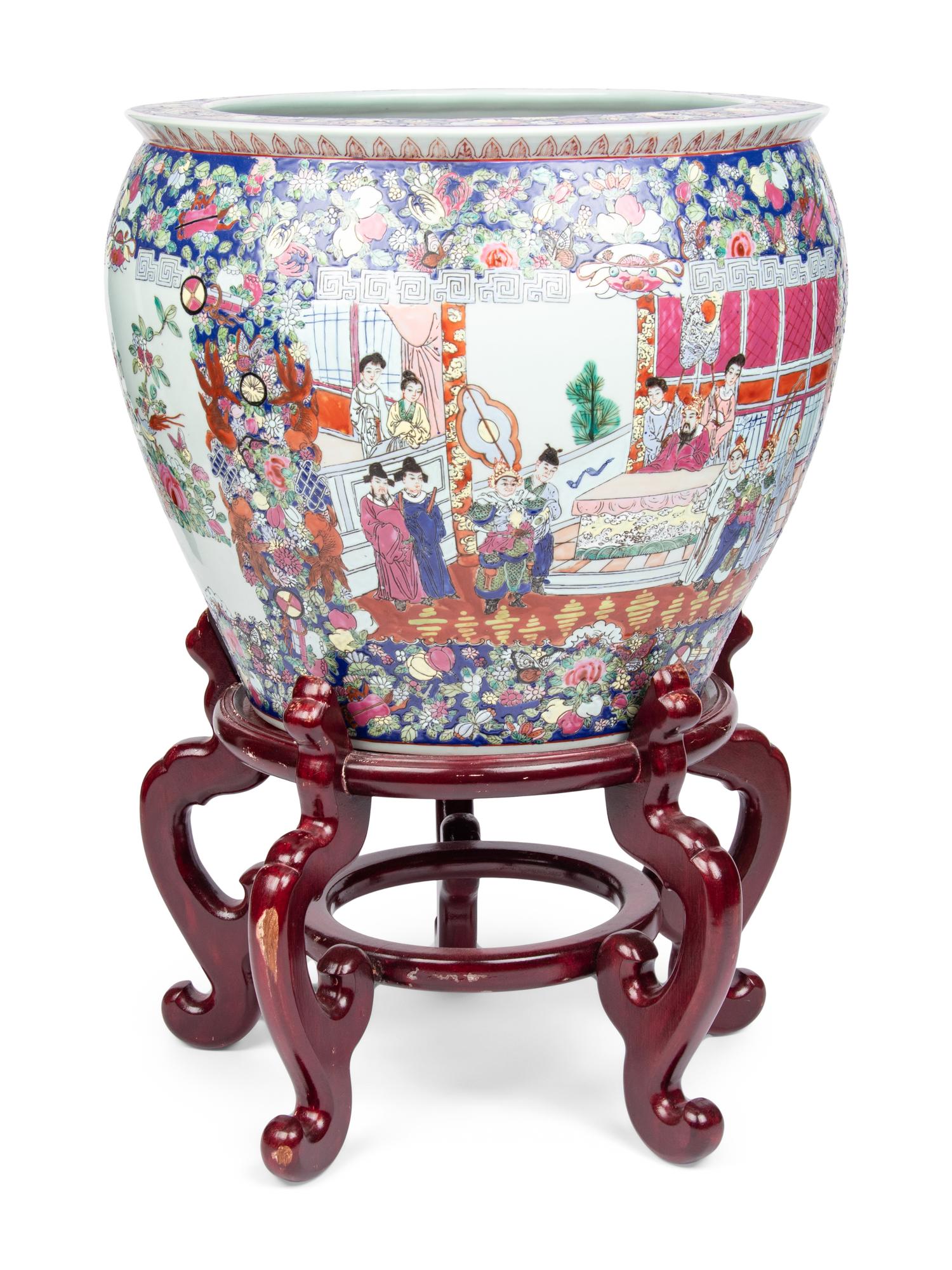 A Chinese Export Porcelain Jardinière
