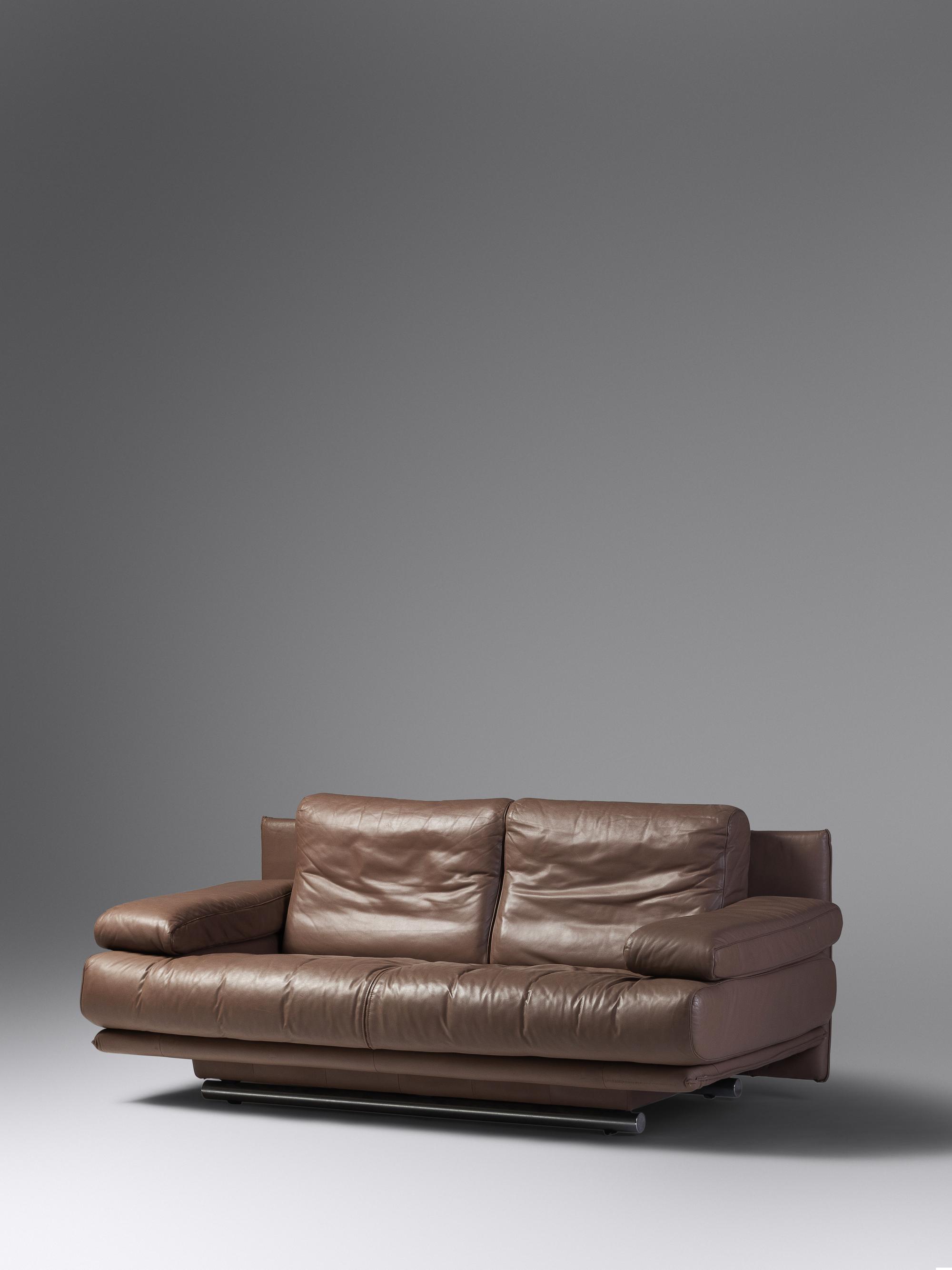 Benz Linear Settee Mann Designs, USA