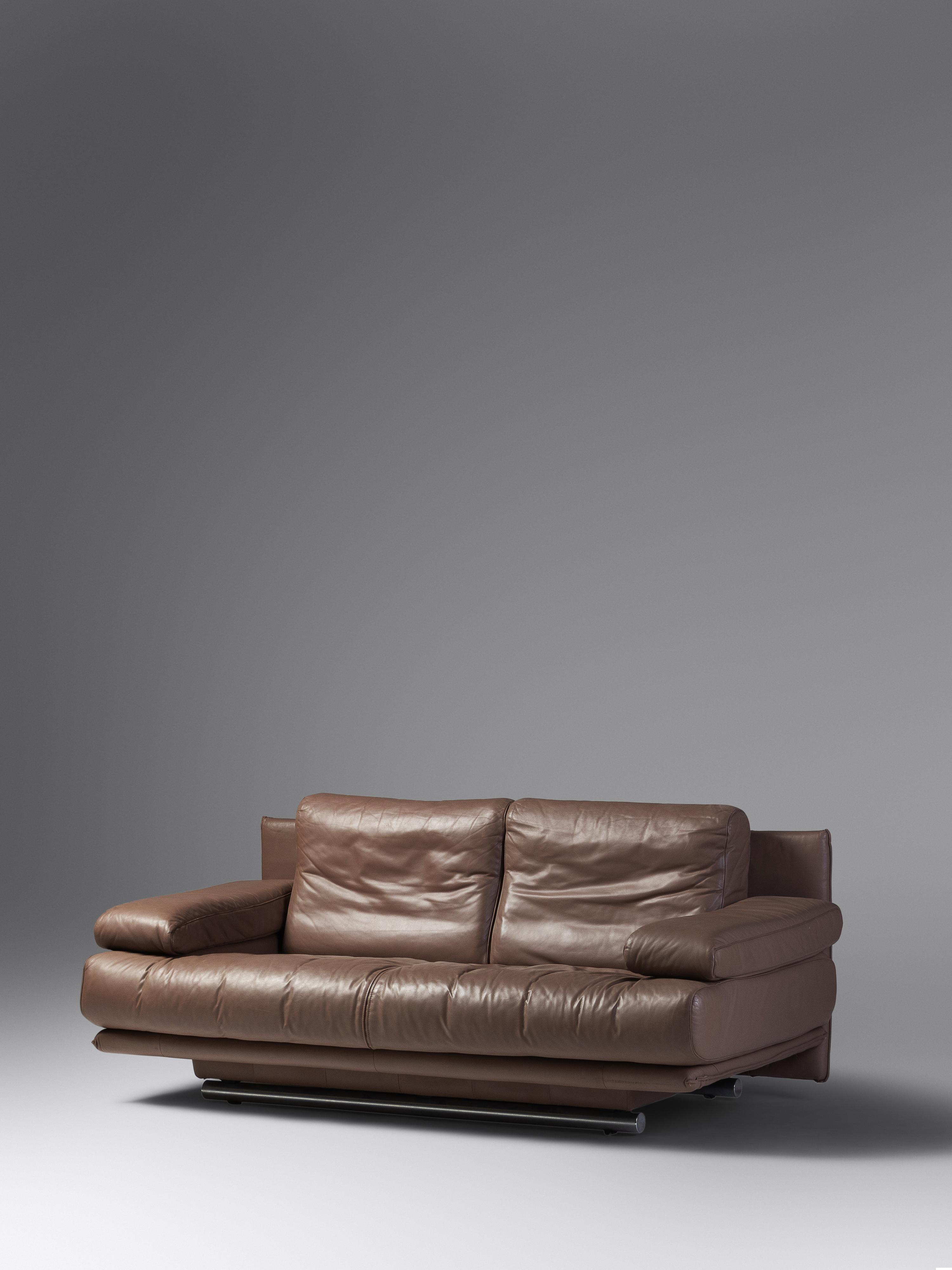 Benz Linear Settee Mann Designs, USA