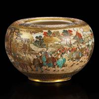 A well-decorated Satsuma-type globular small cabinet vase, signed Ryokuzan 绿山款萨摩烧小罐 Meiji period ??