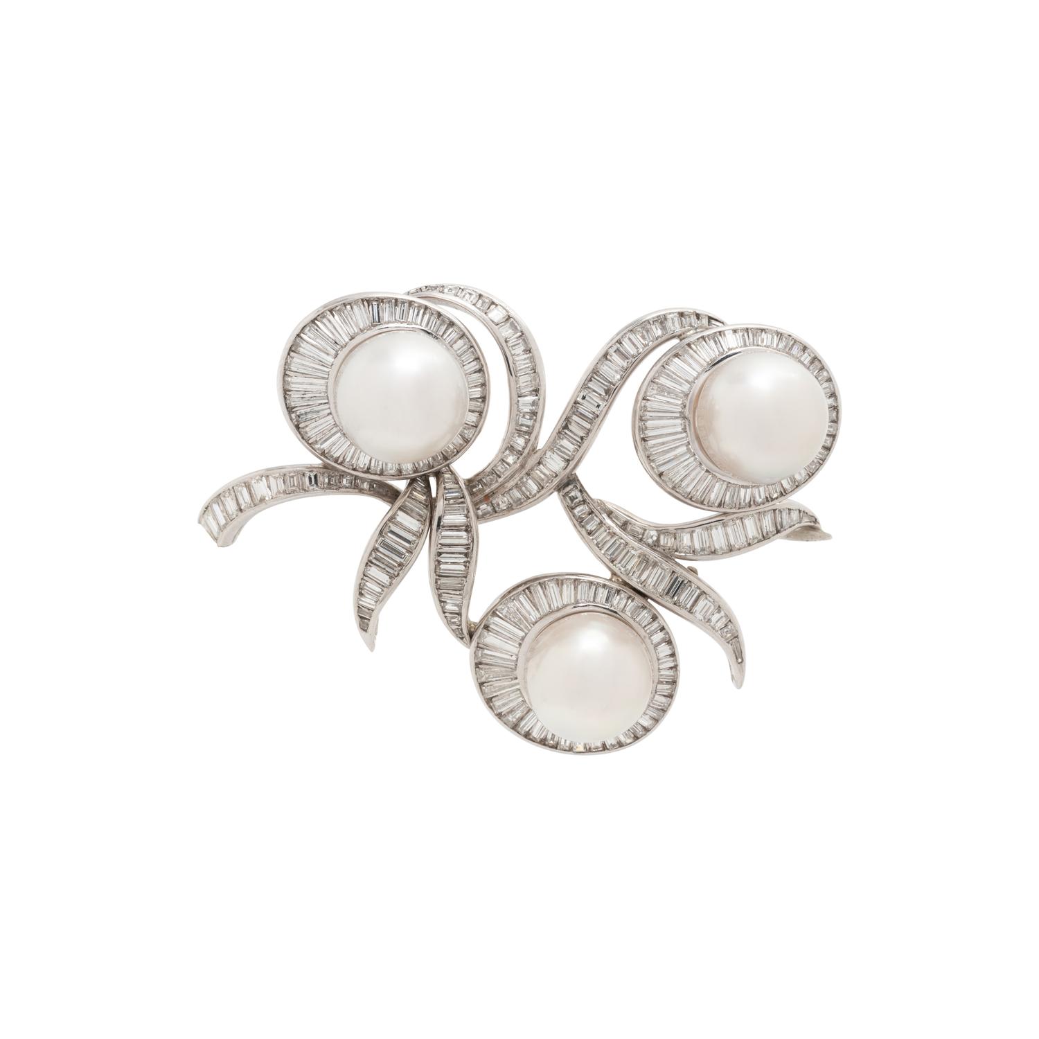 CULTURED SOUTH SEA PEARL AND DIAMOND BROOCH