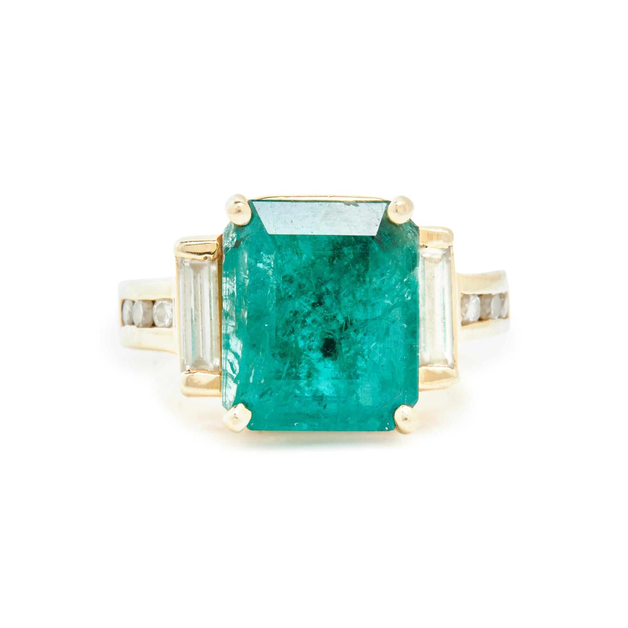 EMERALD AND DIAMOND RING