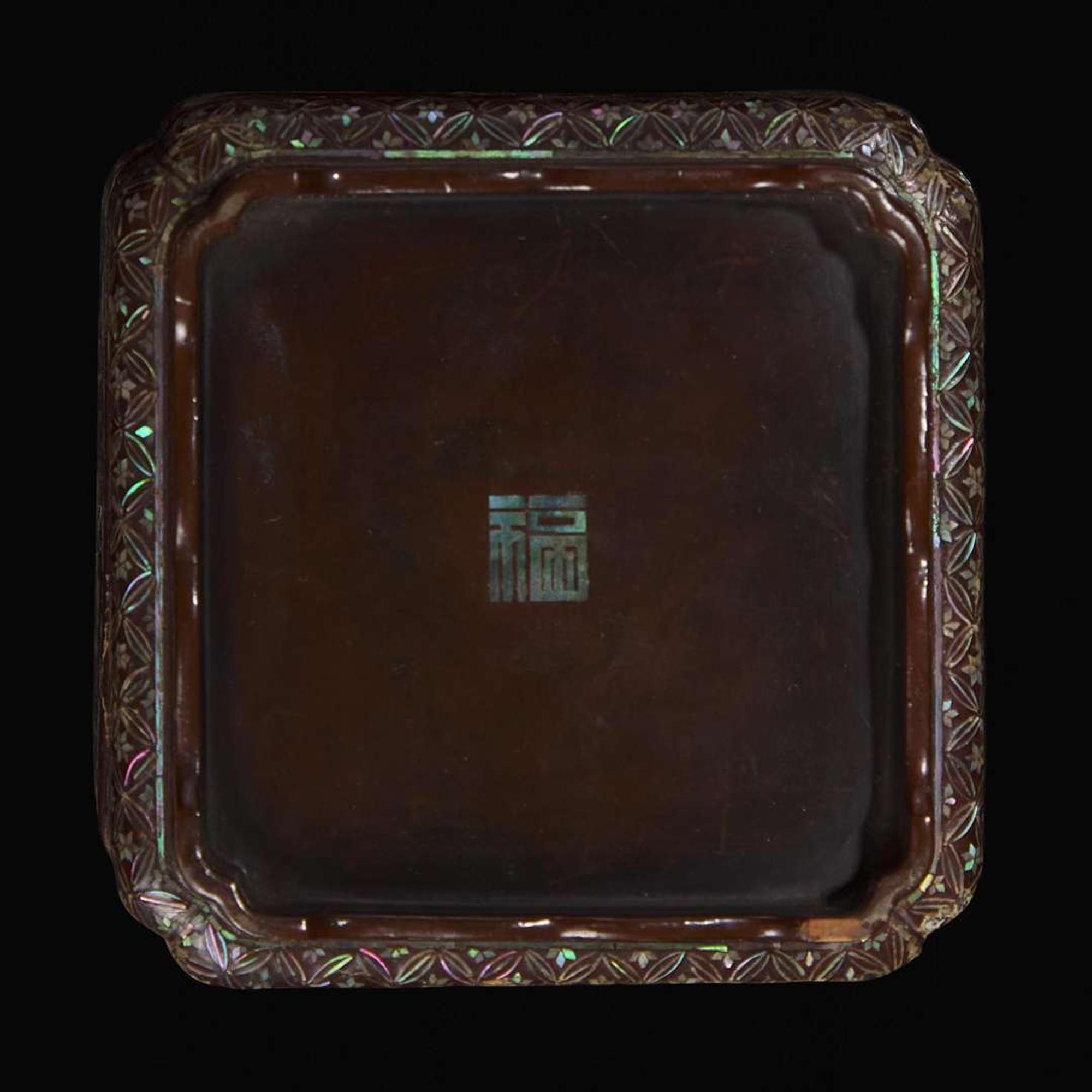 A Chinese mother of pearl-inlaid four-tier lacquer box 黑漆嵌螺钿四层盒 17th/18th century or earlier ??????????