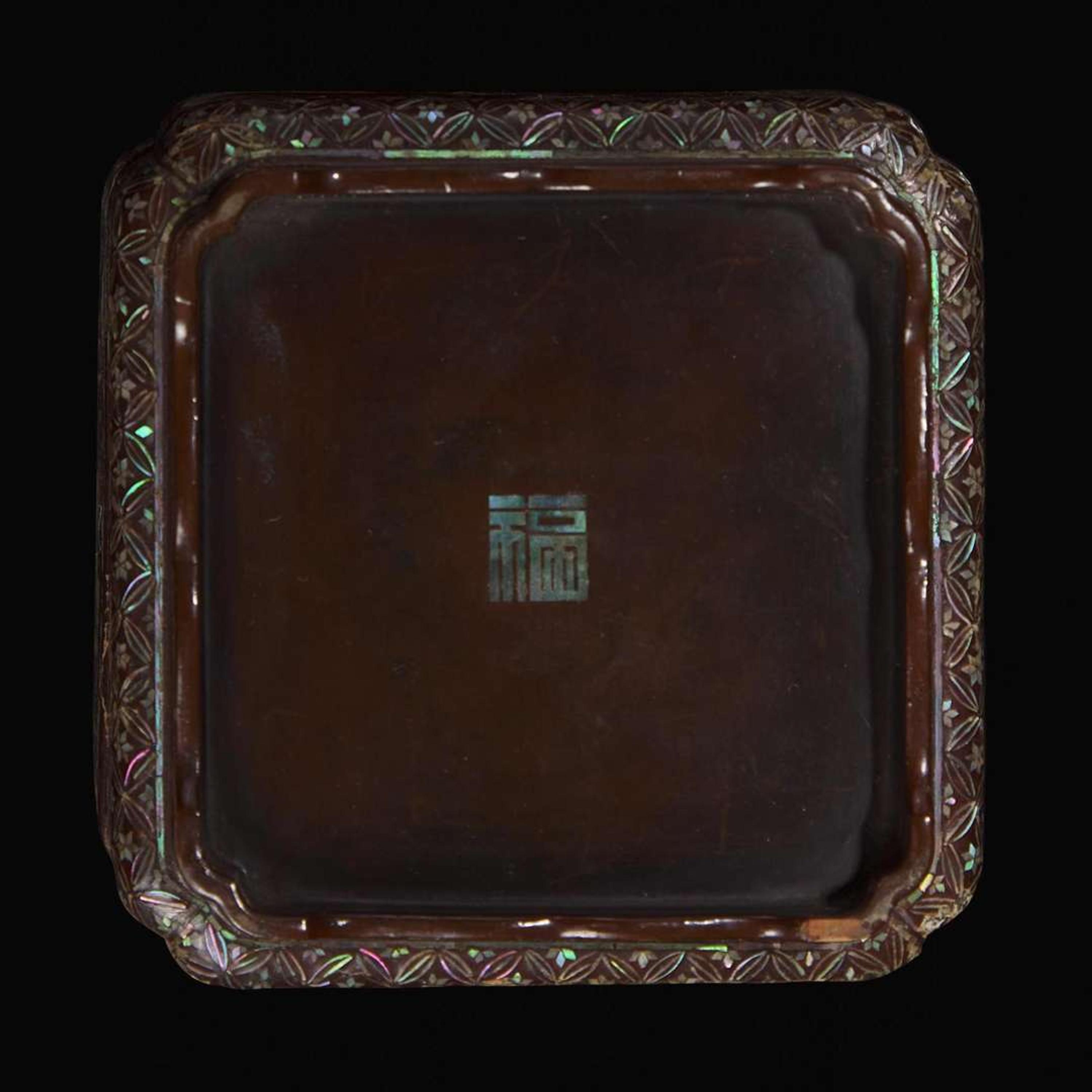 A Chinese mother of pearl-inlaid four-tier lacquer box 黑漆嵌螺钿四层盒 17th/18th century or earlier ??????????