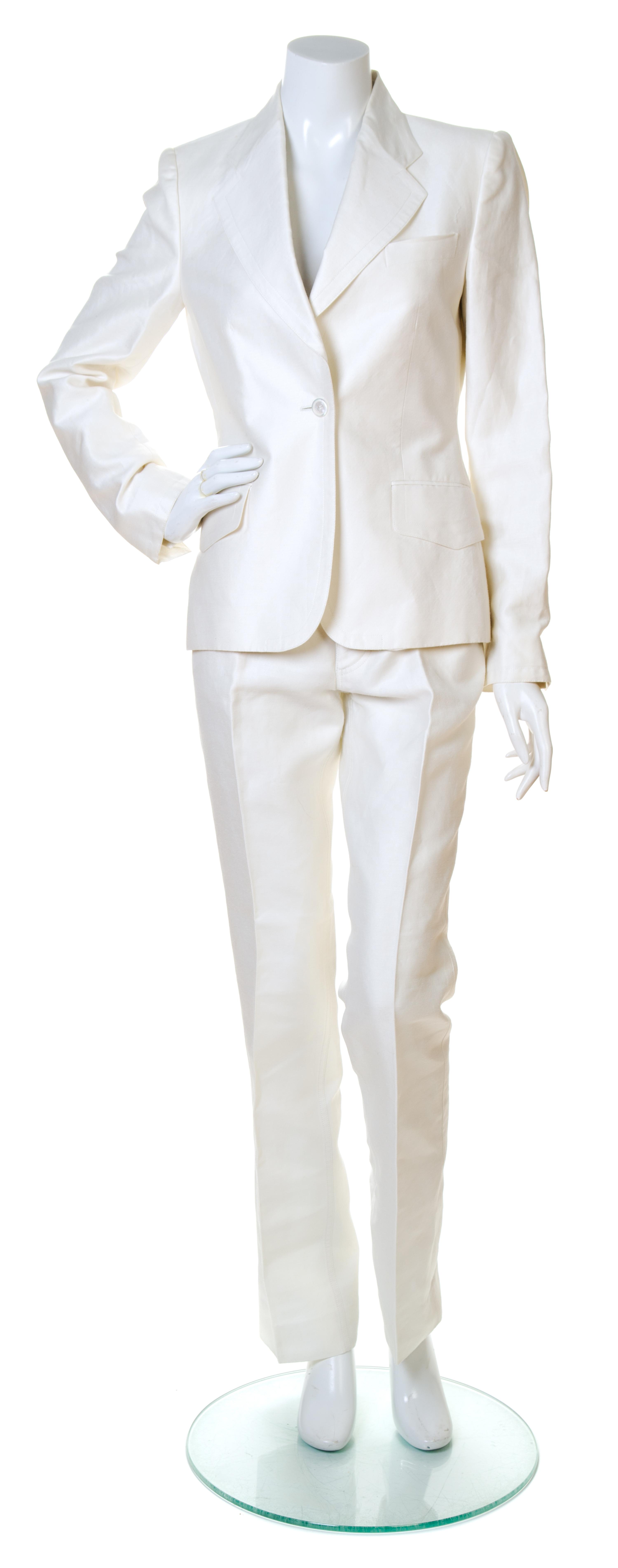 A Gucci White Pant Suit, Size 42.