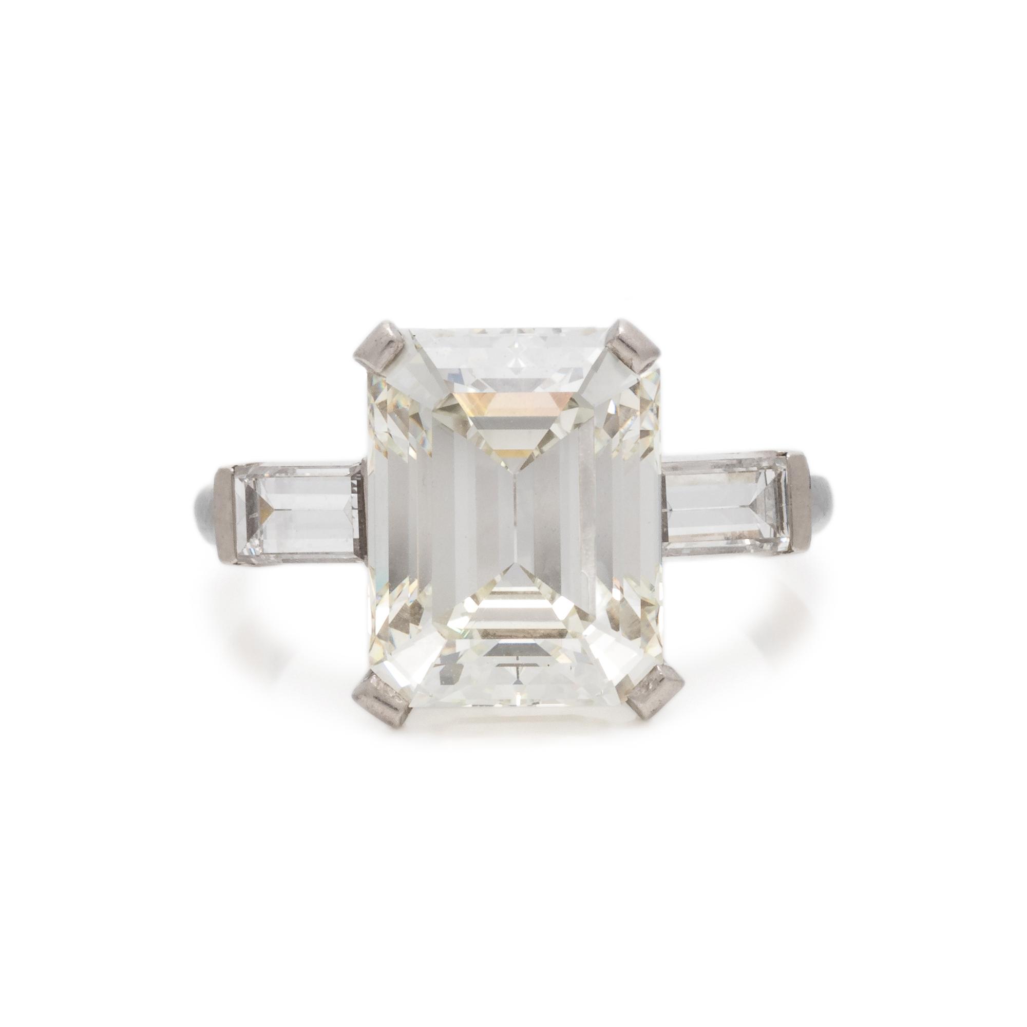 DIAMOND RING