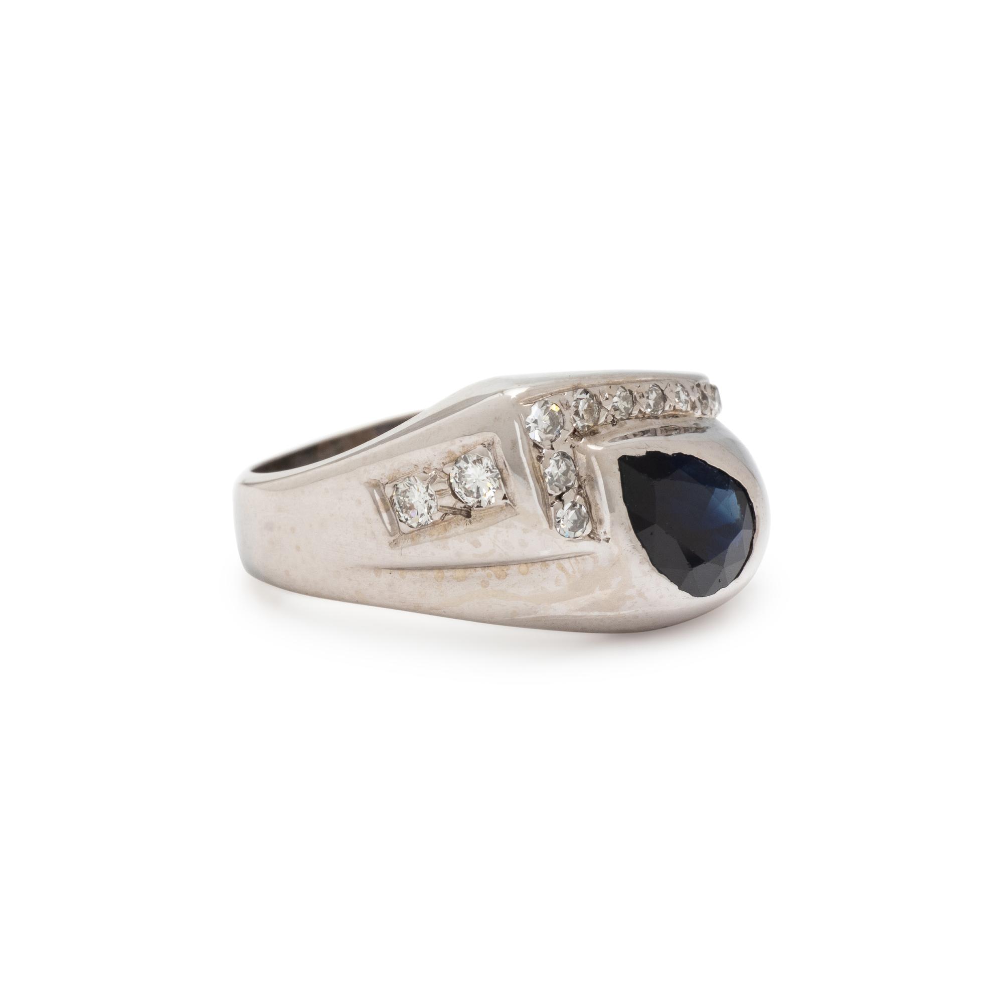 SAPPHIRE AND DIAMOND RING