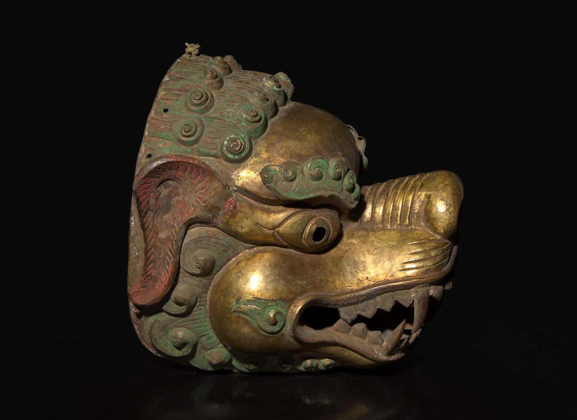 A Tibetan gilt and polychromed repousse copper snow lion mask, 18th/19th century 藏傳銅獅面具