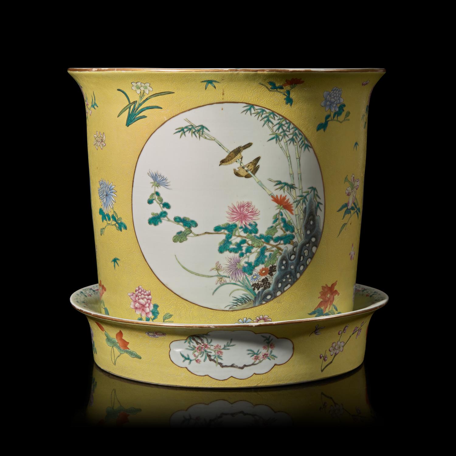 A Chinese Yellow Ground Famille Rose Porcelain Jardiniere and Stand, 20th Century 近代 軋道黃地粉彩花盆