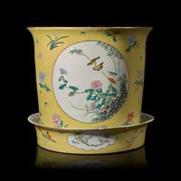 A Chinese Yellow Ground Famille Rose Porcelain Jardiniere and Stand, 20th Century 近代 軋道黃地粉彩花盆