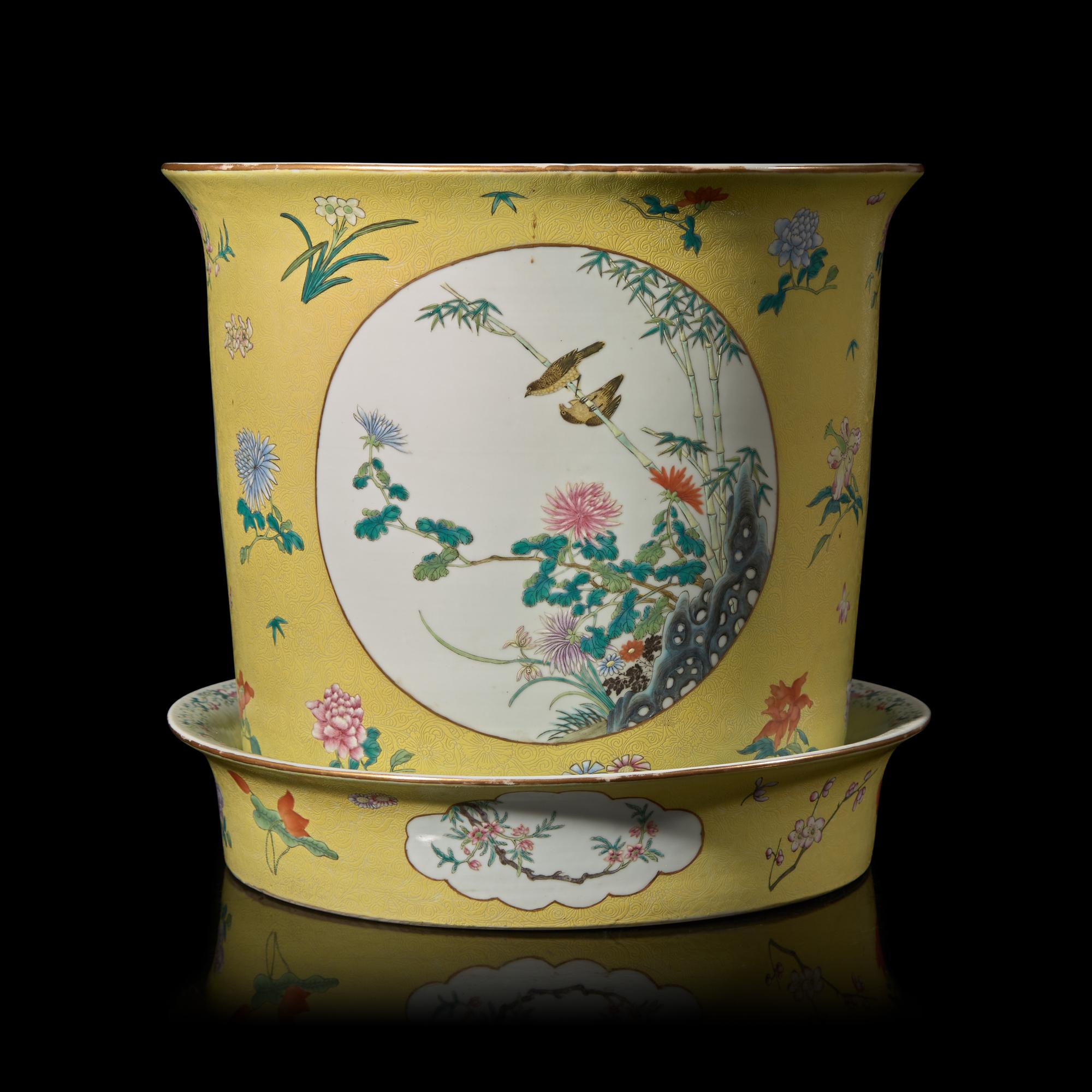 A Chinese Yellow Ground Famille Rose Porcelain Jardiniere and Stand, 20th Century 近代 軋道黃地粉彩花盆