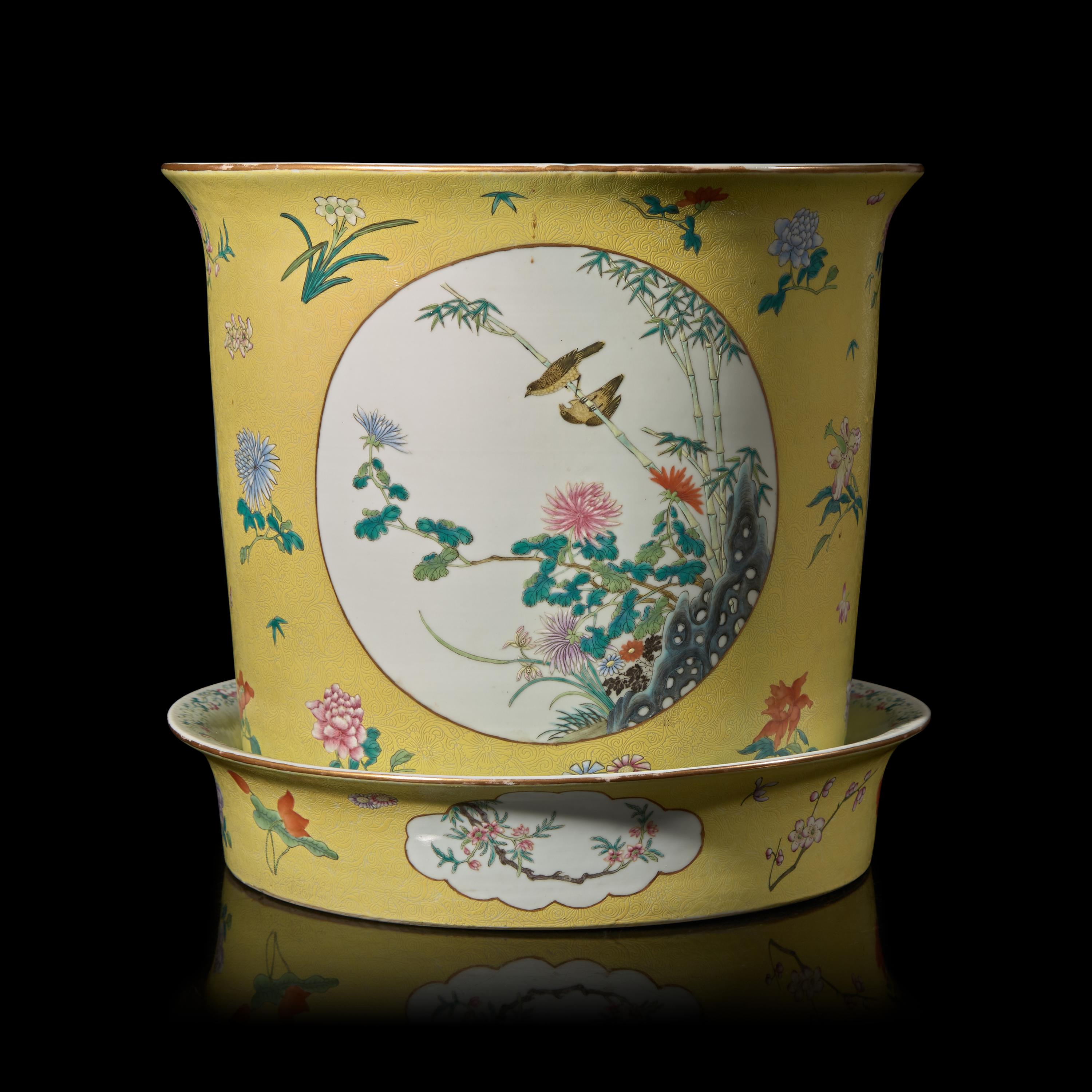 A Chinese Yellow Ground Famille Rose Porcelain Jardiniere and Stand, 20th Century 近代 軋道黃地粉彩花盆