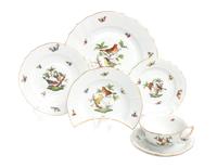 A Herend Porcelain Dinner Service for Twelve Diameter of first 10 1/4 inches.