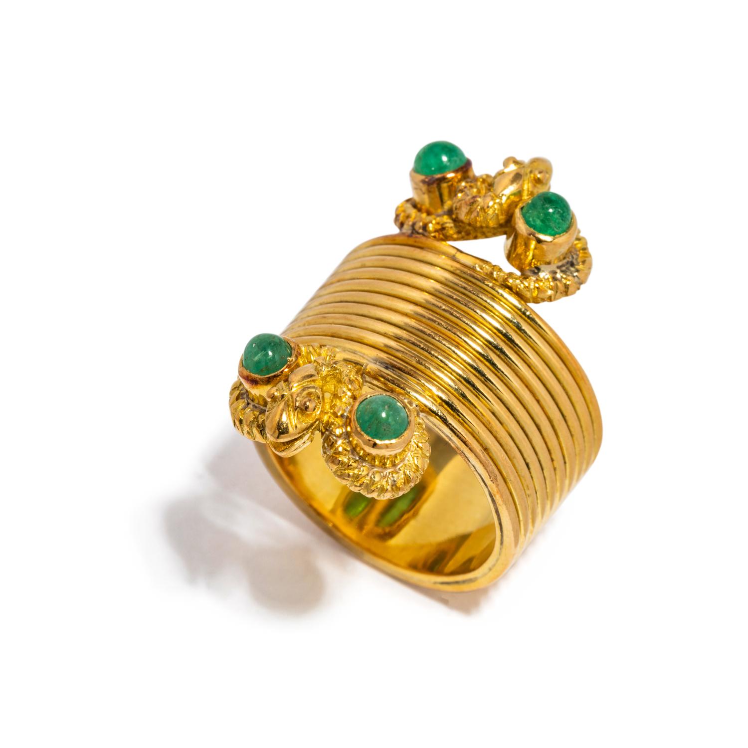YELLOW GOLD AND EMERALD RING