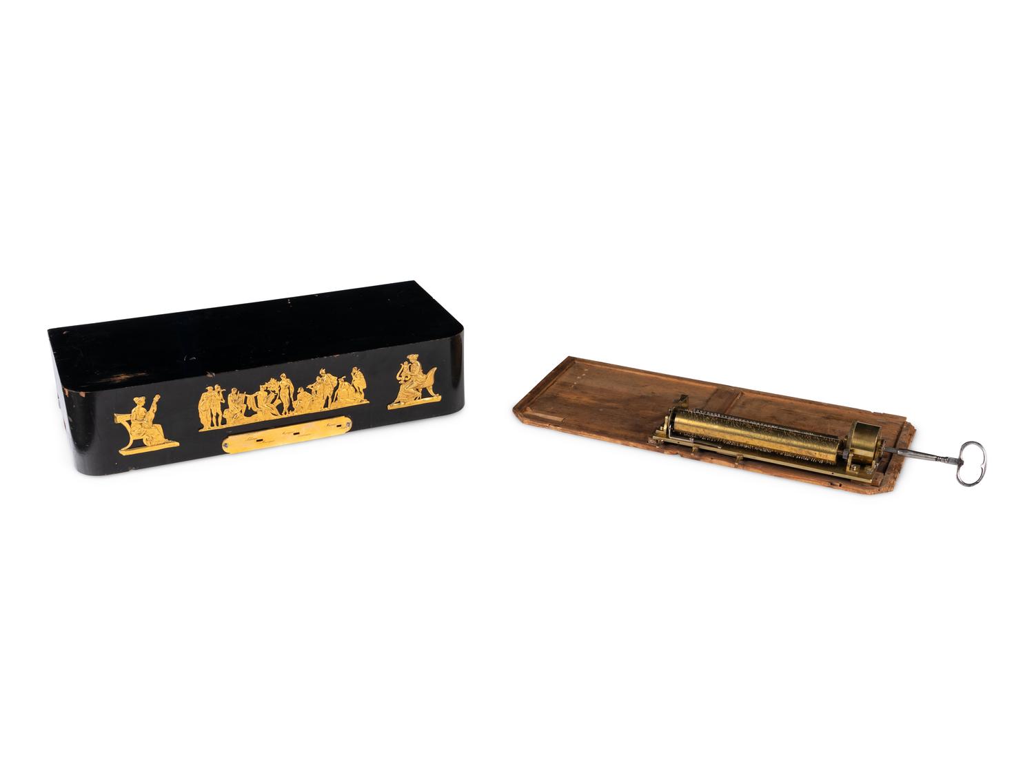 A Sectional Comb Music Box in an Enclosed Case
