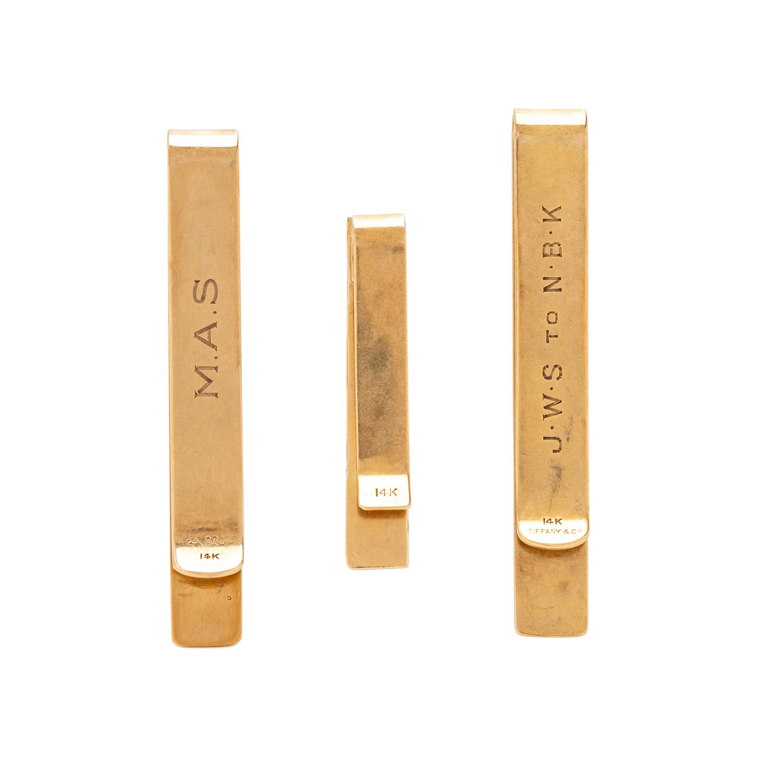COLLECTION OF YELLOW GOLD GENTLEMEN'S ACCESSORIES
