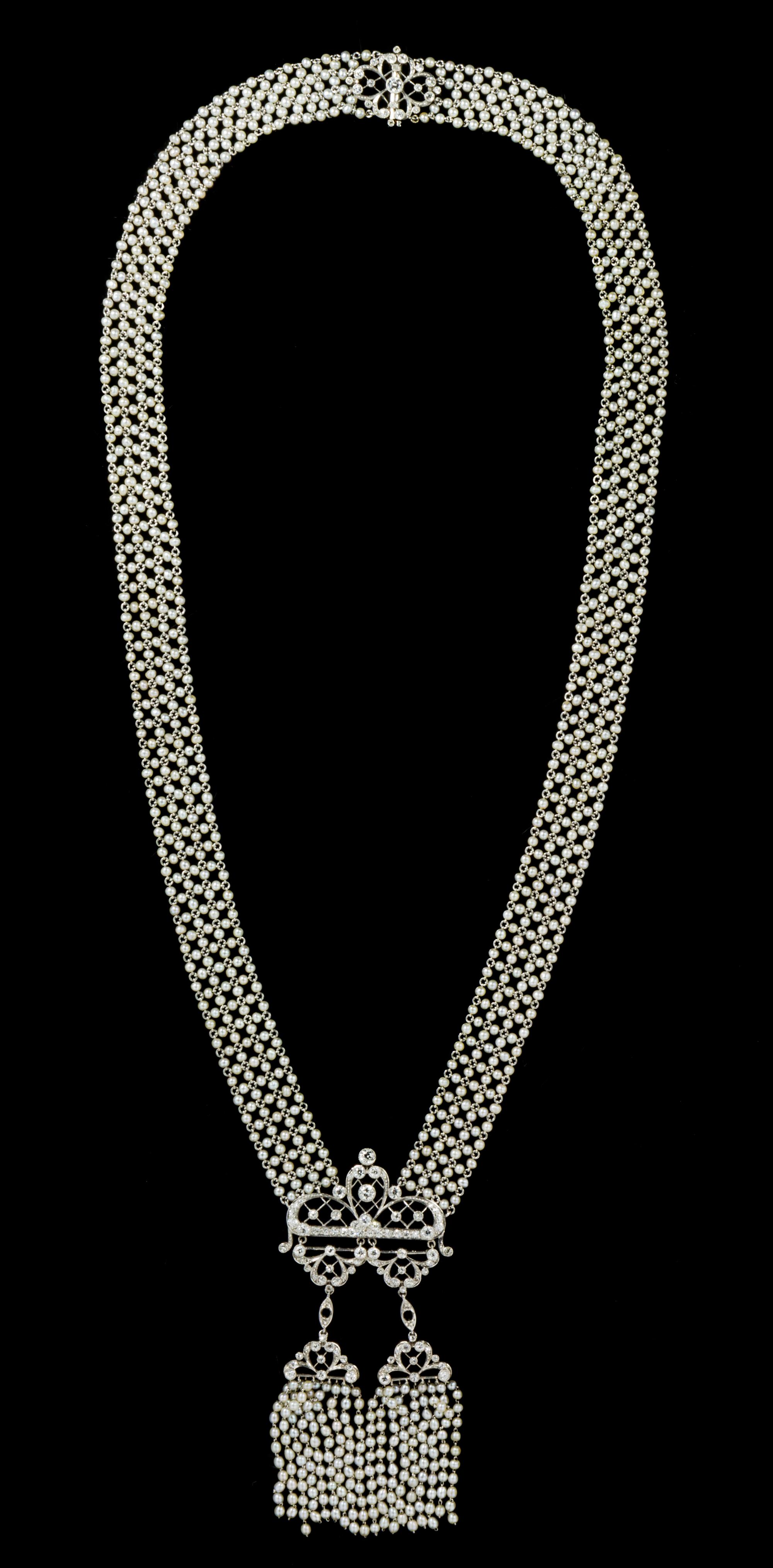 A Fine Edwardian Platinum, Diamond and Seed Pearl Sautoir, 28.00 dwts.