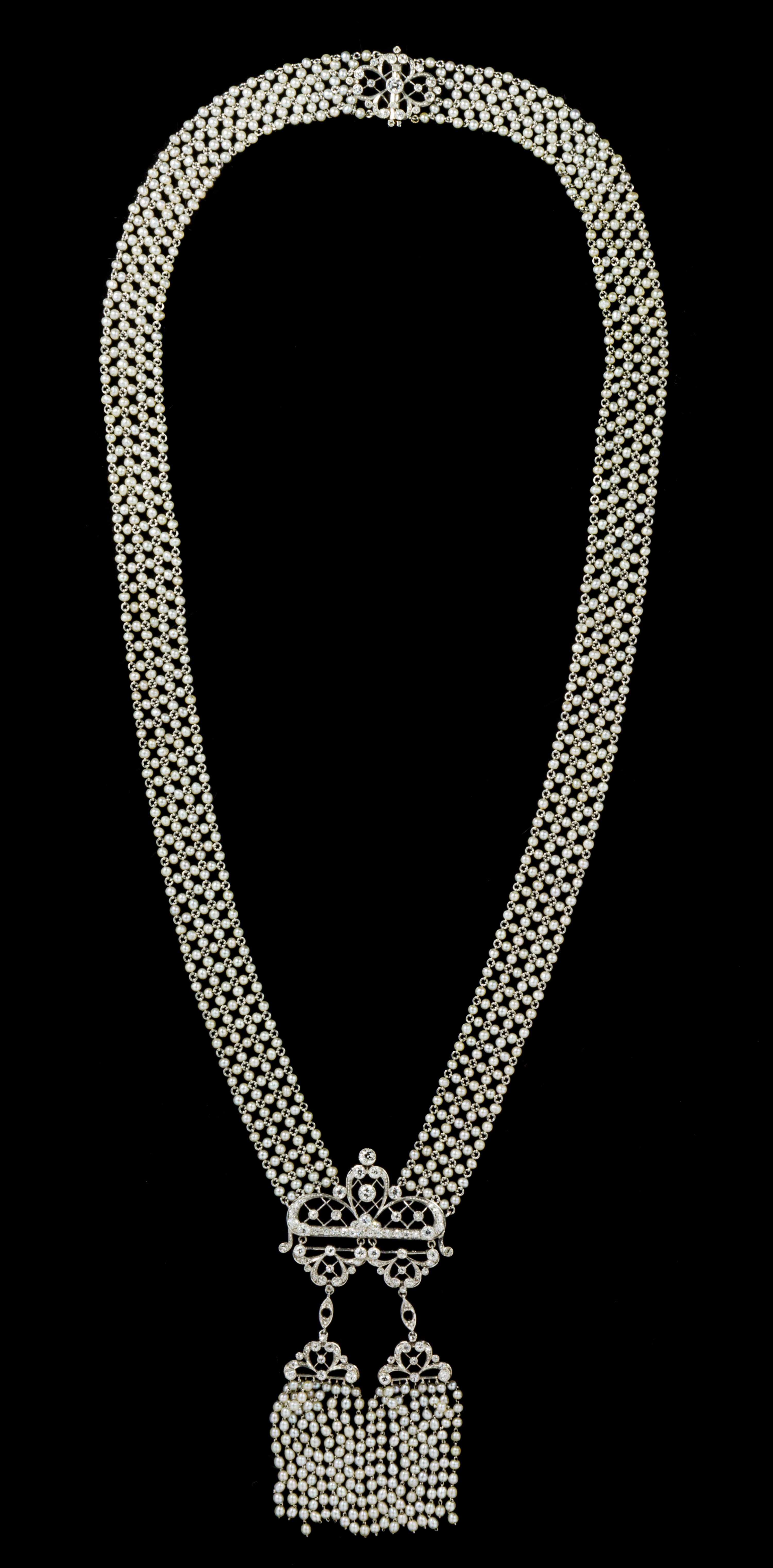 A Fine Edwardian Platinum, Diamond and Seed Pearl Sautoir, 28.00 dwts.