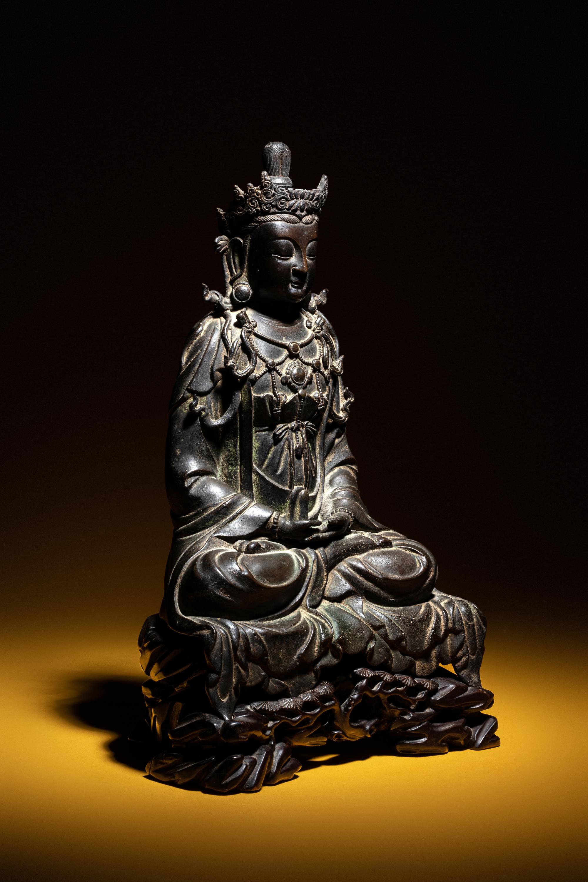 A Bronze Figure of Seated Guanyin