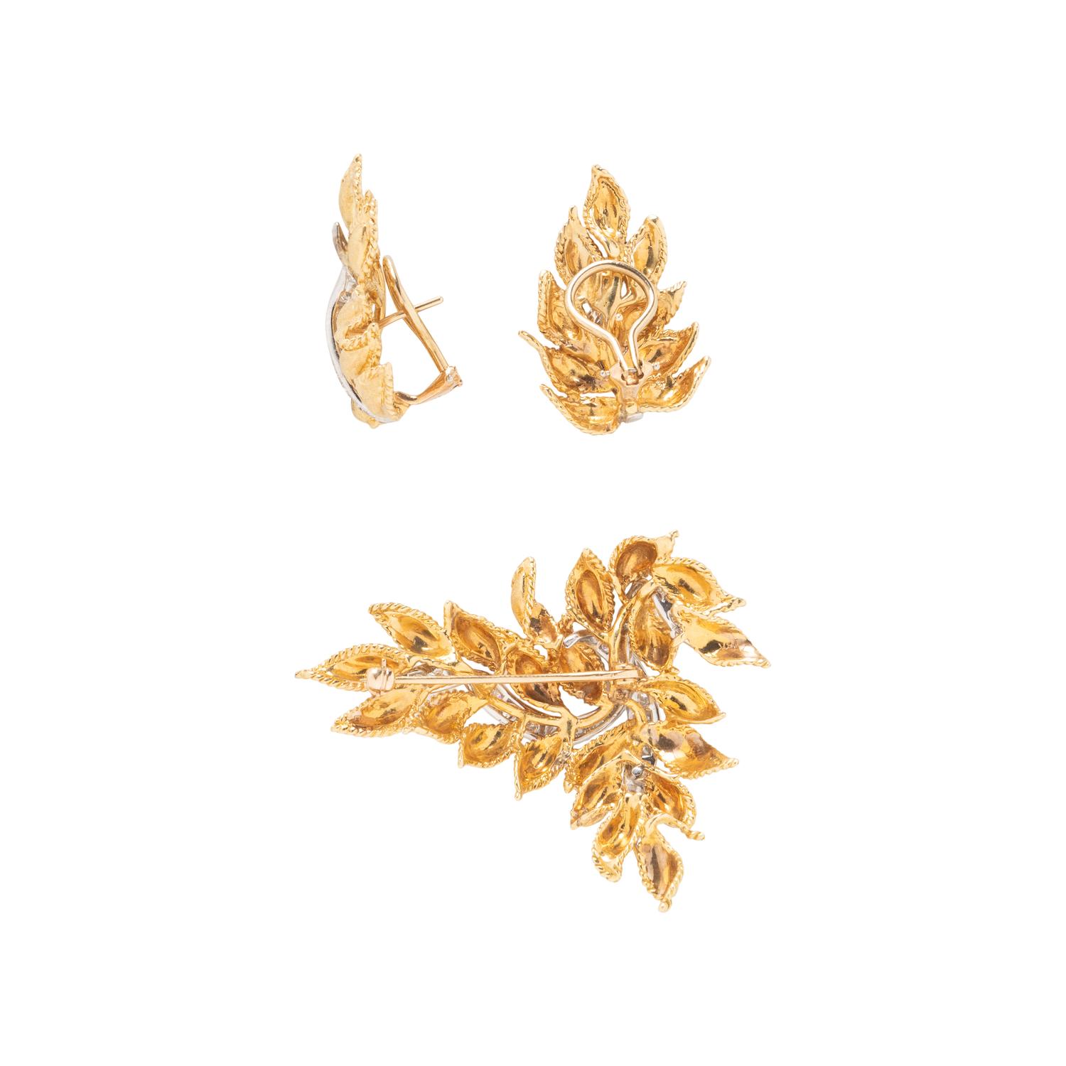 YELLOW GOLD AND DIAMOND DEMI PARURE
