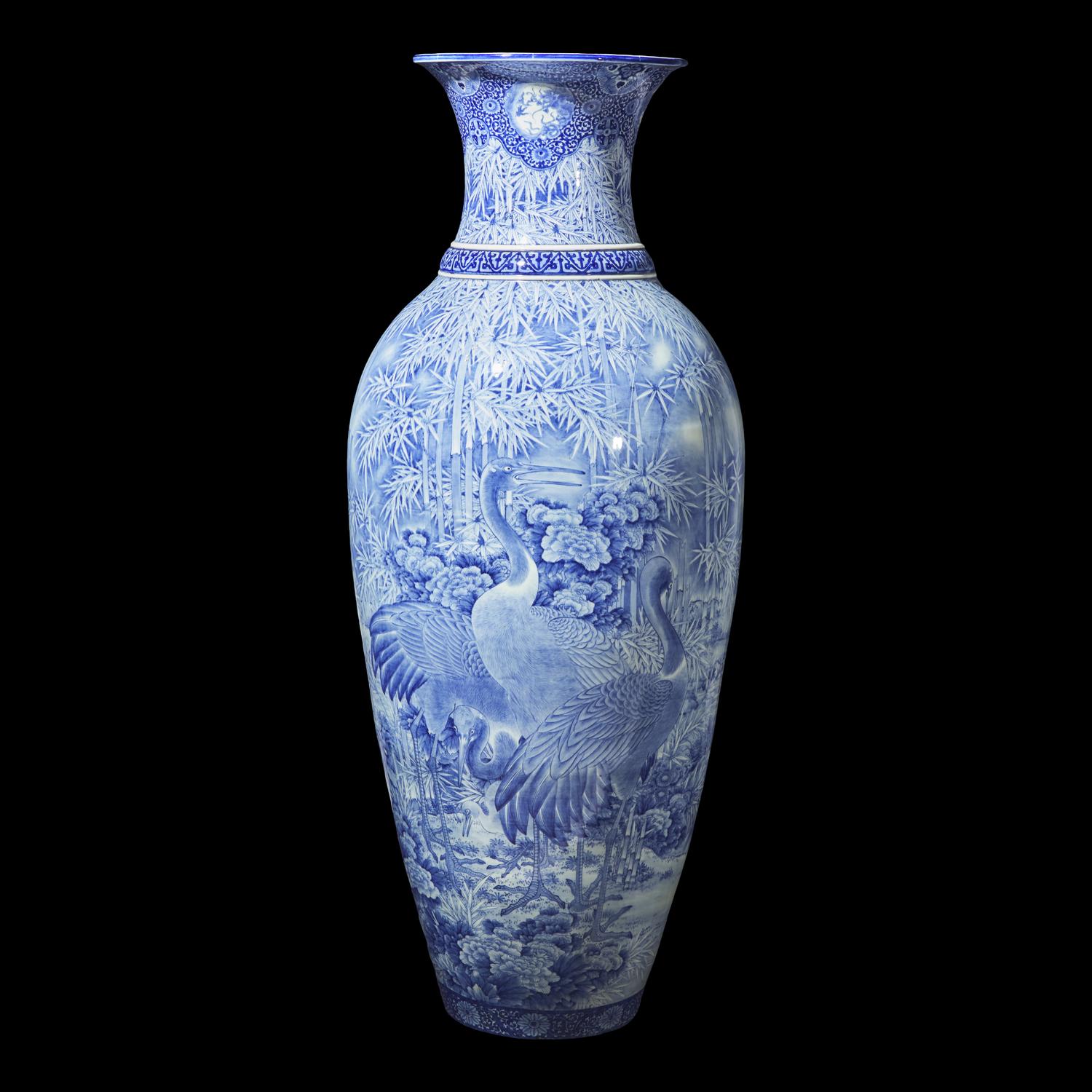 A Massive Japanese Blue and White Porcelain Vase, Meiji Period 日本明治時代 青花雪景竹林圖大瓶
