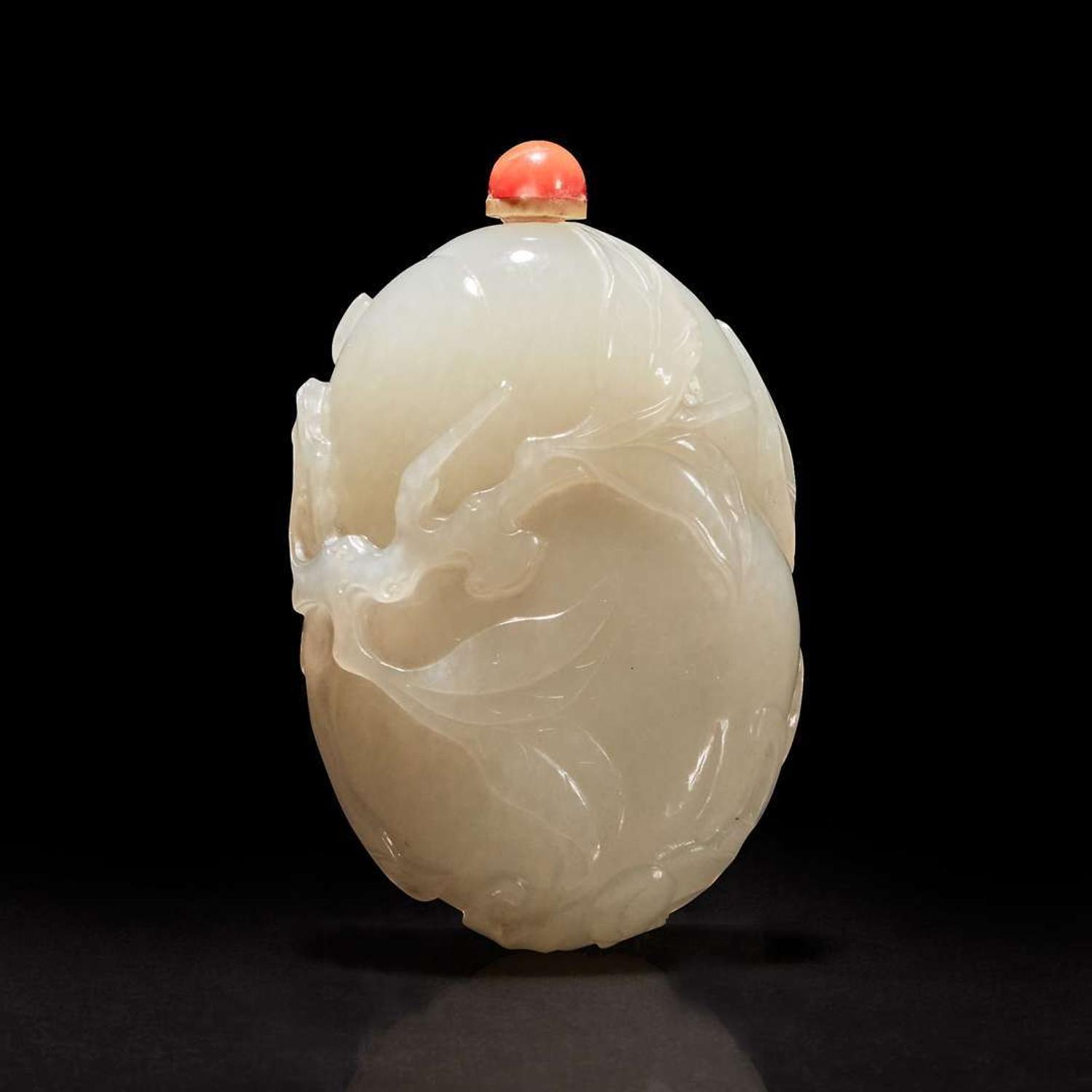 A finely-carved Chinese white jade snuff bottle 白玉鼻烟壶 18th/19th century ???????