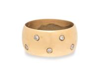 YELLOW GOLD AND DIAMOND RING