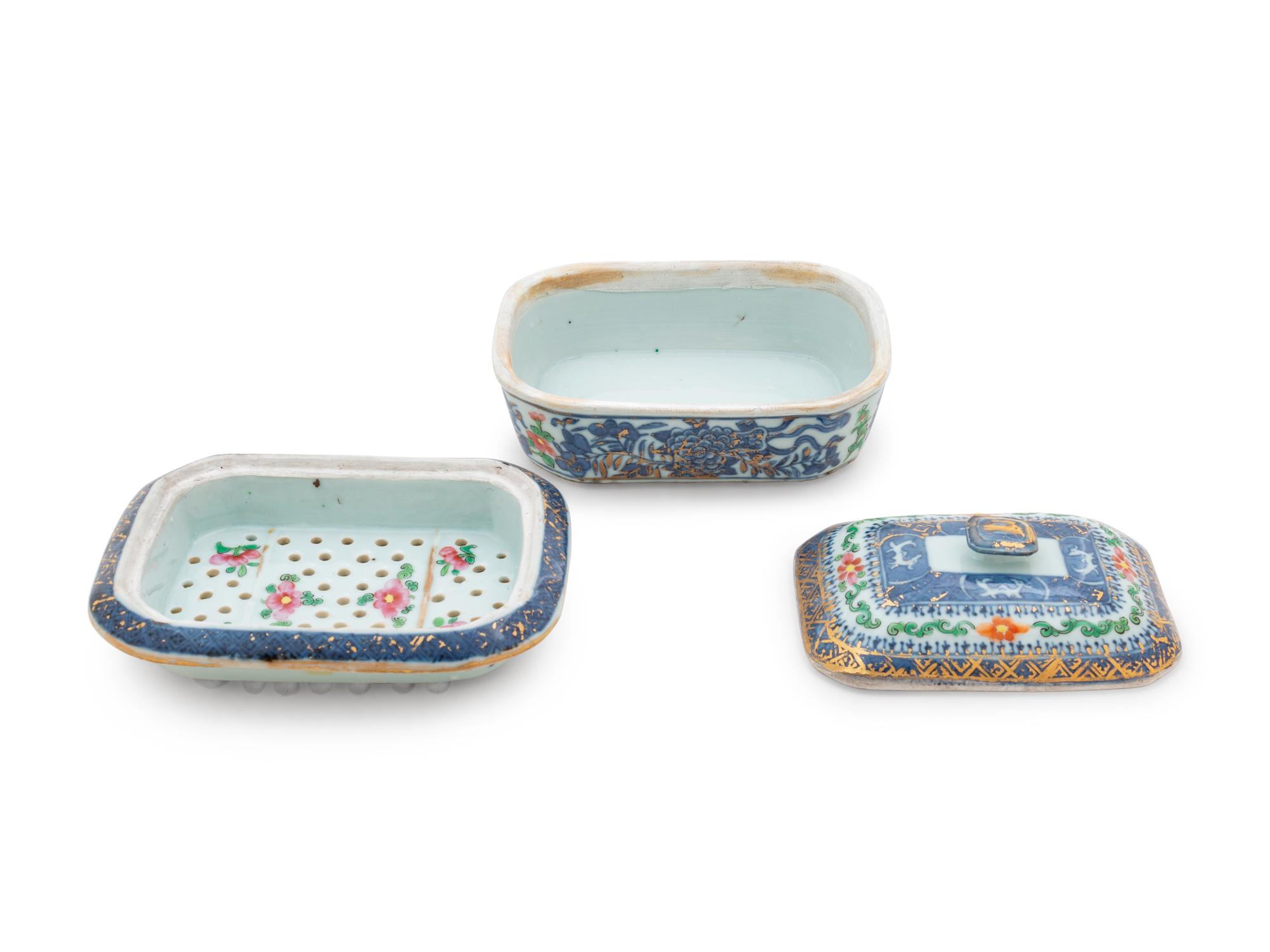 Two Chinese Export Porcelain Articles