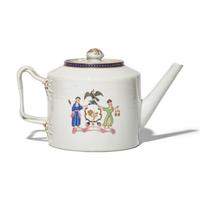 A Chinese Export Porcelain Teapot with the Arms of New York