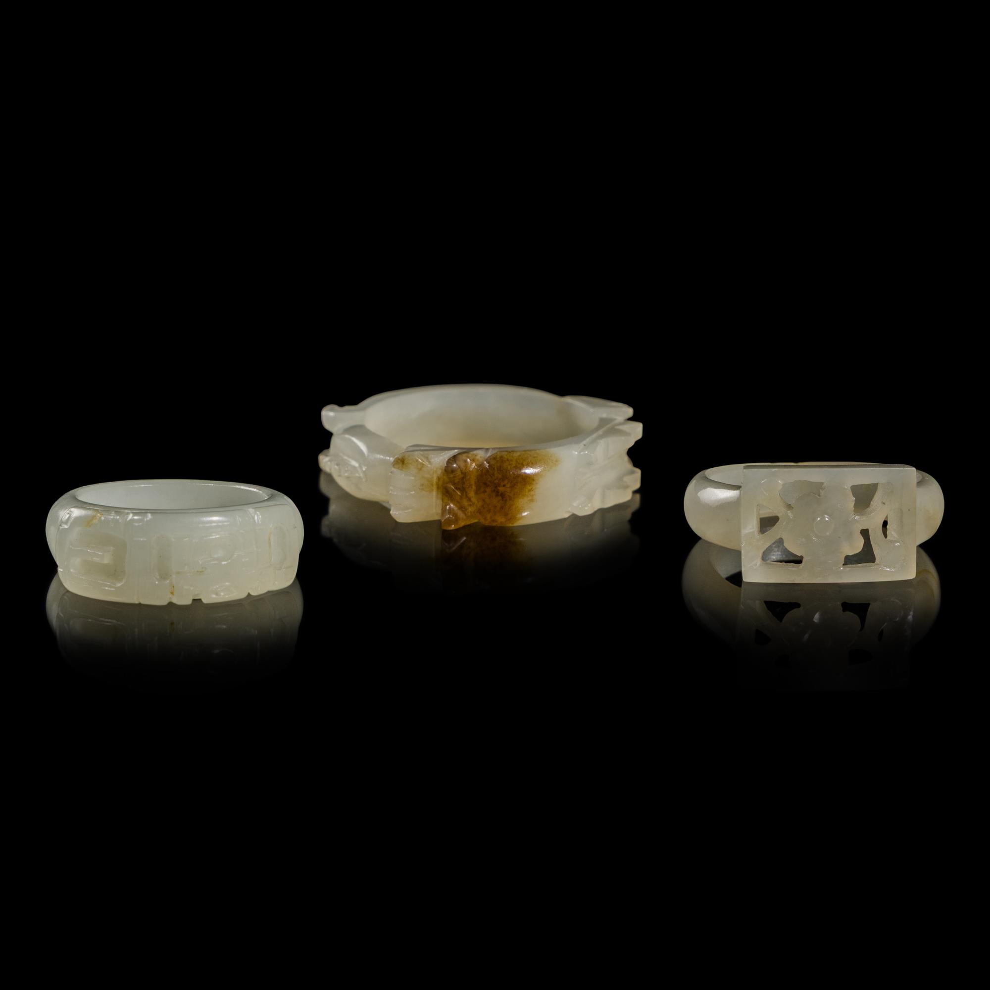 Nine Chinese Pale Celadon Jade Loop-Form Pendants and Three Rings, 20th Century — 近代 青白玉連環一組九件及戒指三枚