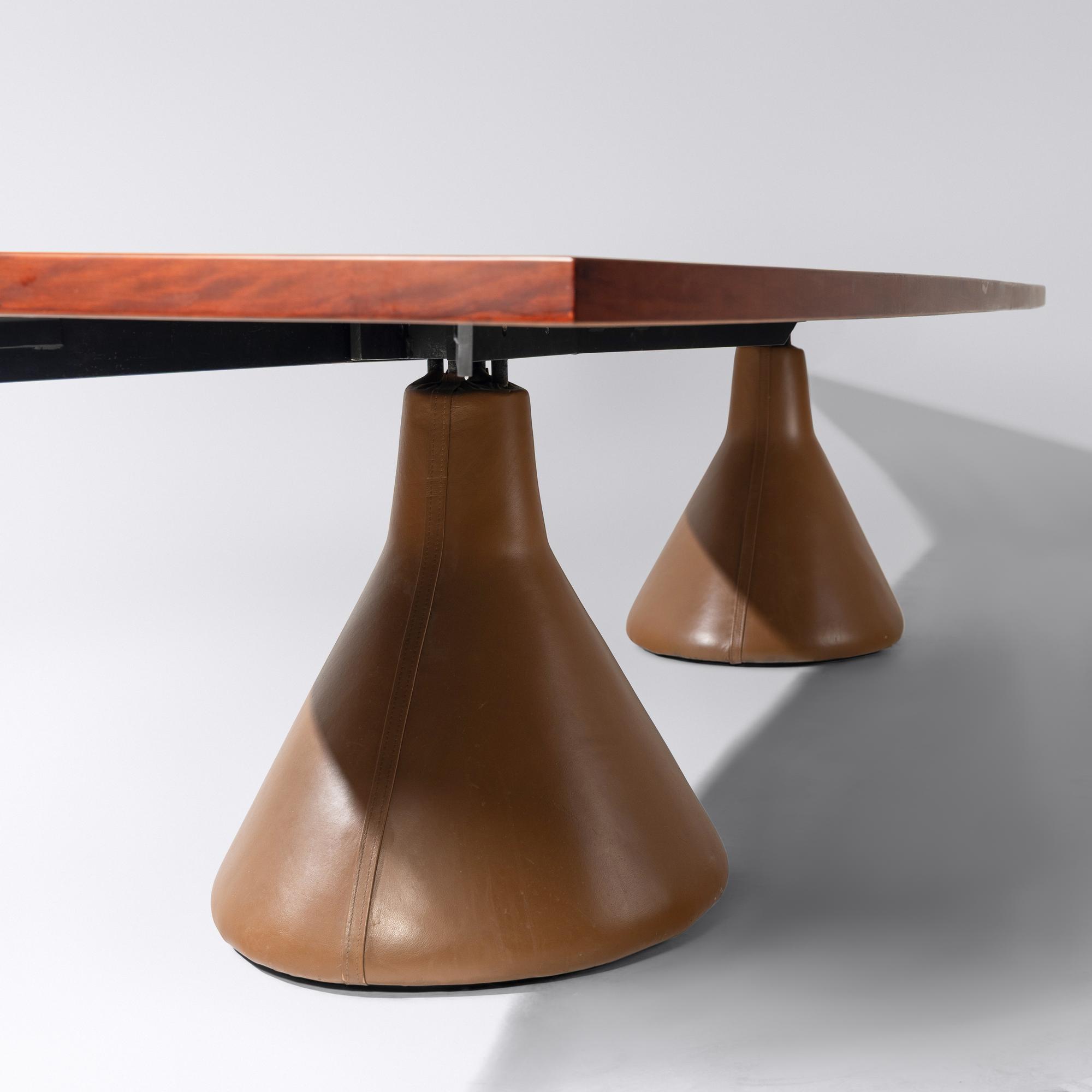 Guanabara dining table, model 350 designed c. 1959 L'Atelier, Brazil
