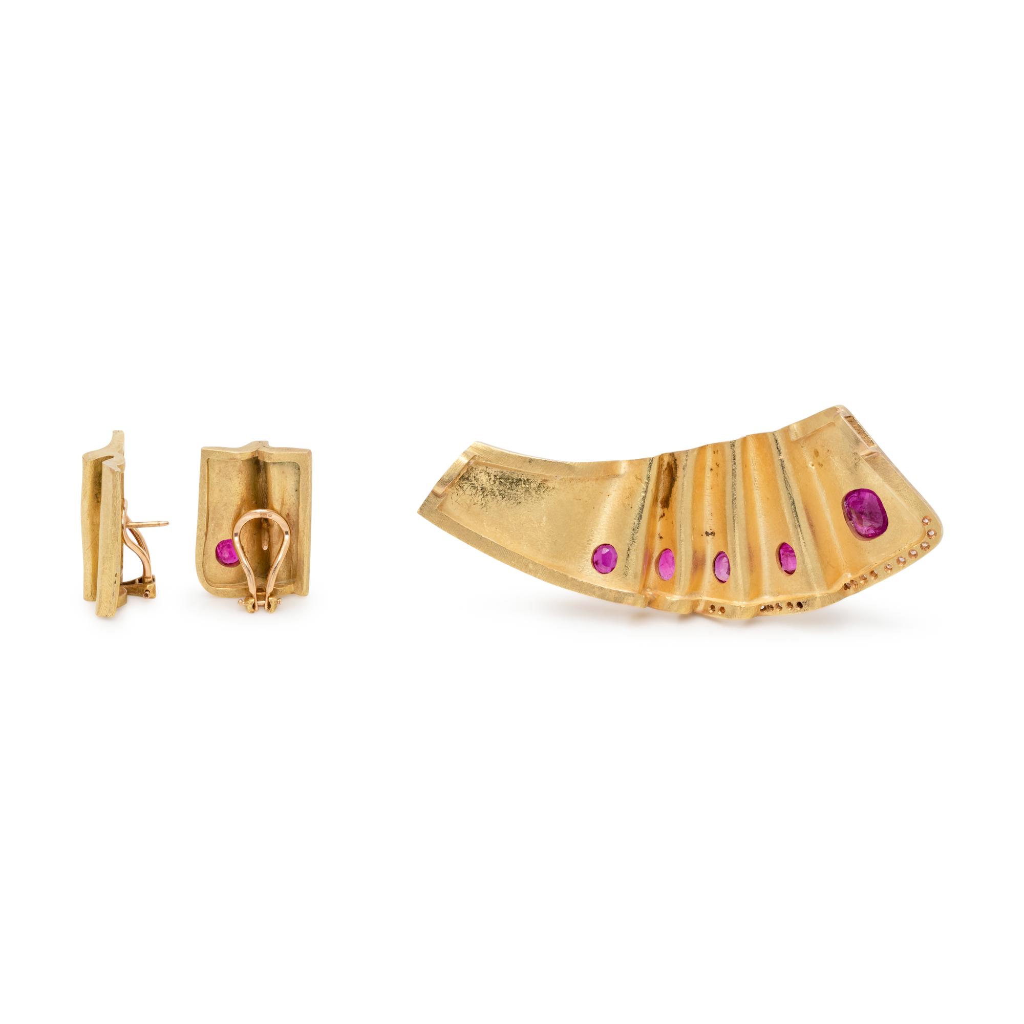 YELLOW GOLD AND RUBY SET