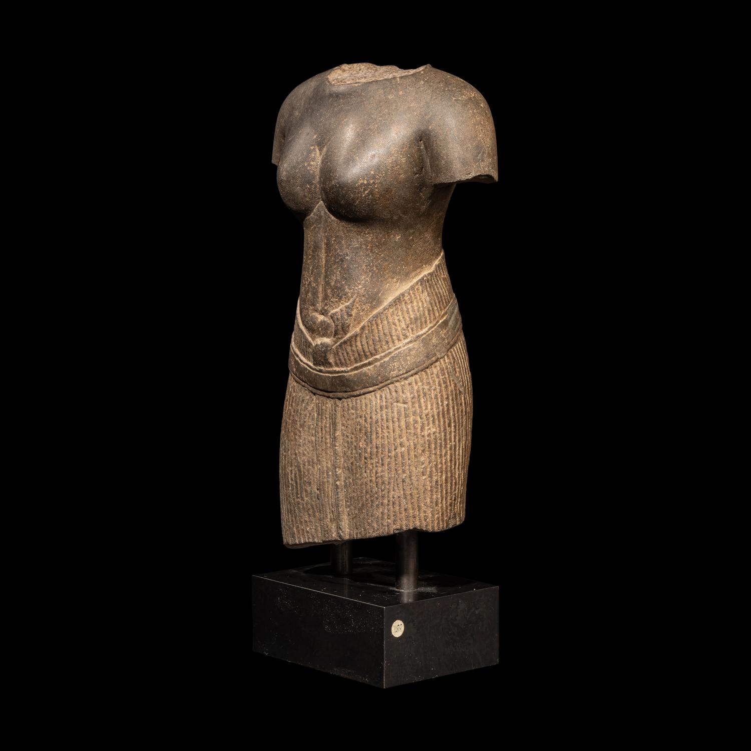 A Khmer Grey Sandstone Torso of Uma, Baphuon Period, 11th Century 十一世紀 吳哥窟 巴普昂寺灰砂岩女神像