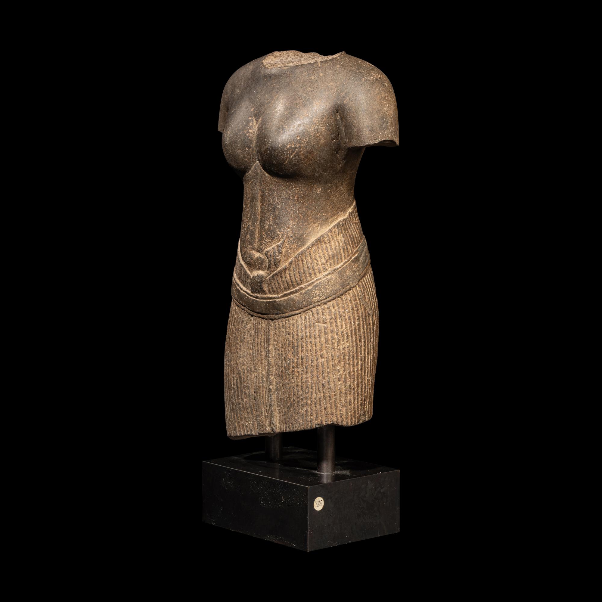 A Khmer Grey Sandstone Torso of Uma, Baphuon Period, 11th Century 十一世紀 吳哥窟 巴普昂寺灰砂岩女神像