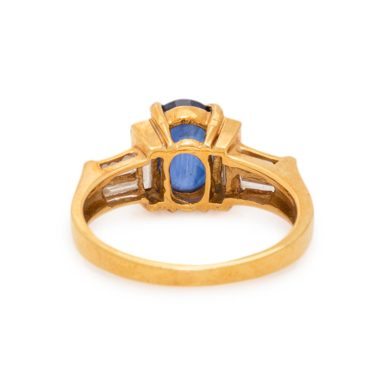 SAPPHIRE AND DIAMOND RING