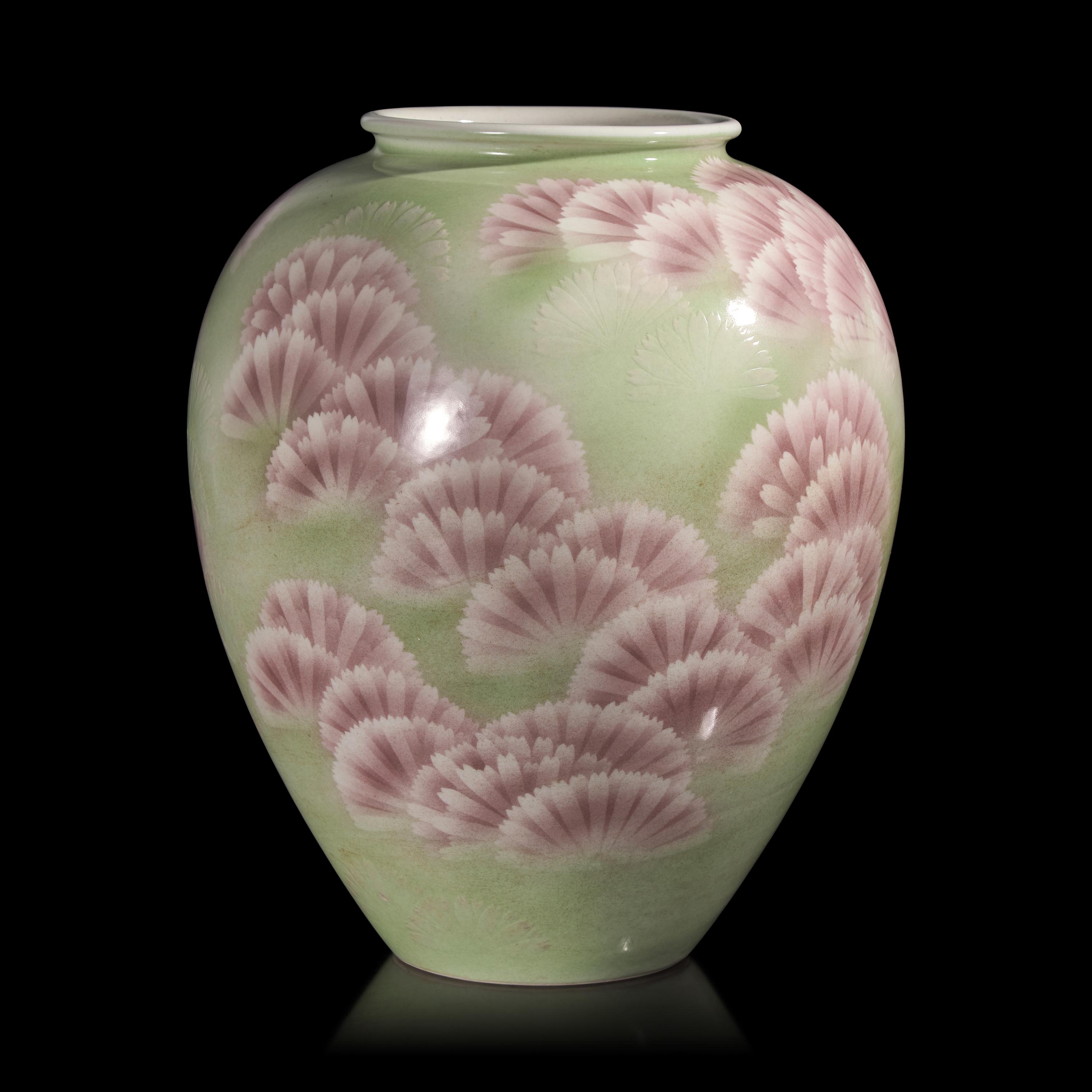 A Large Japanese Porcelain Vase, Makuzu Kozan, Meiji Period — 日本明治時期 宮川香山製芙蓉花大罐