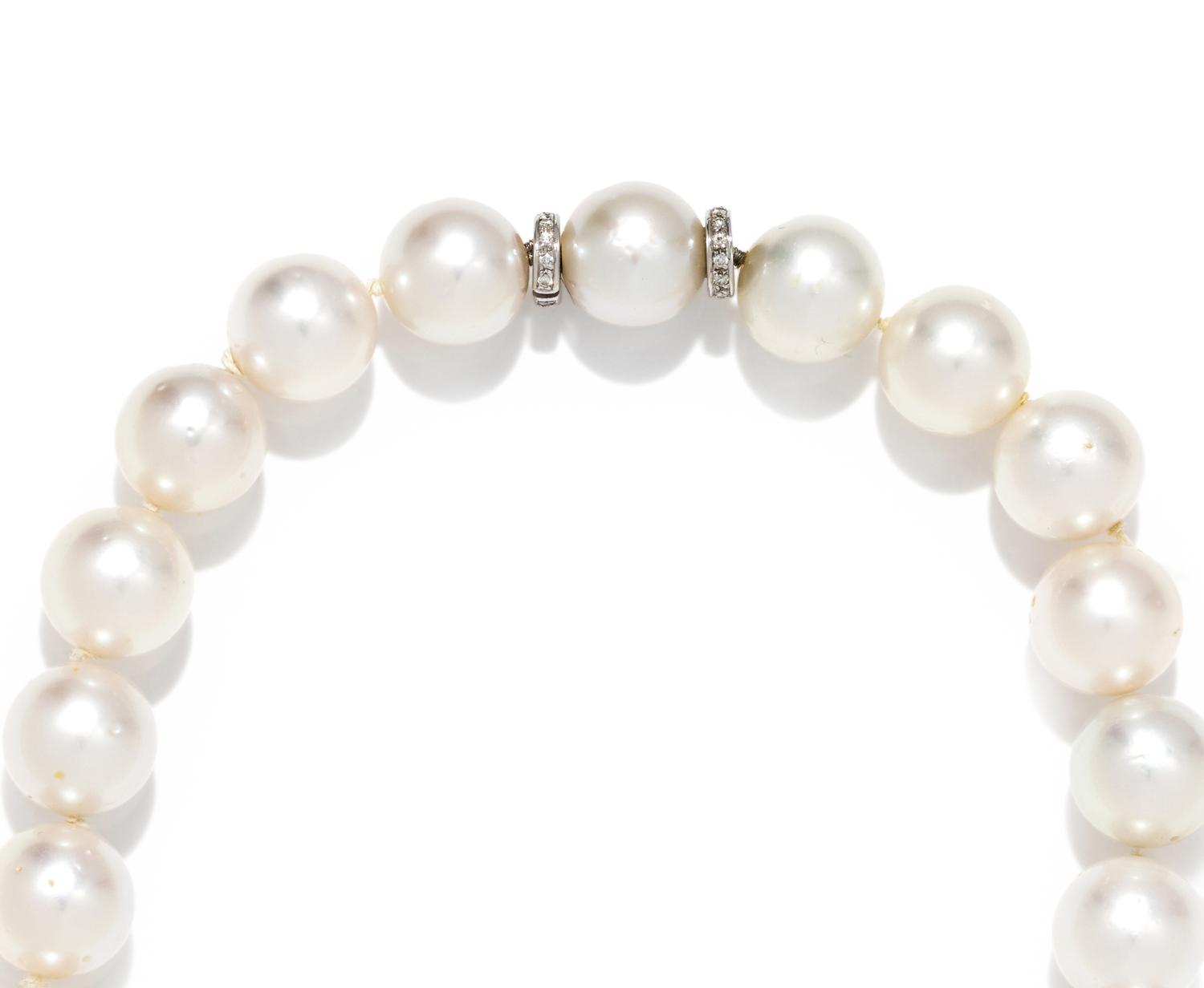 CULTURED SOUTH SEA PEARL NECKLACE