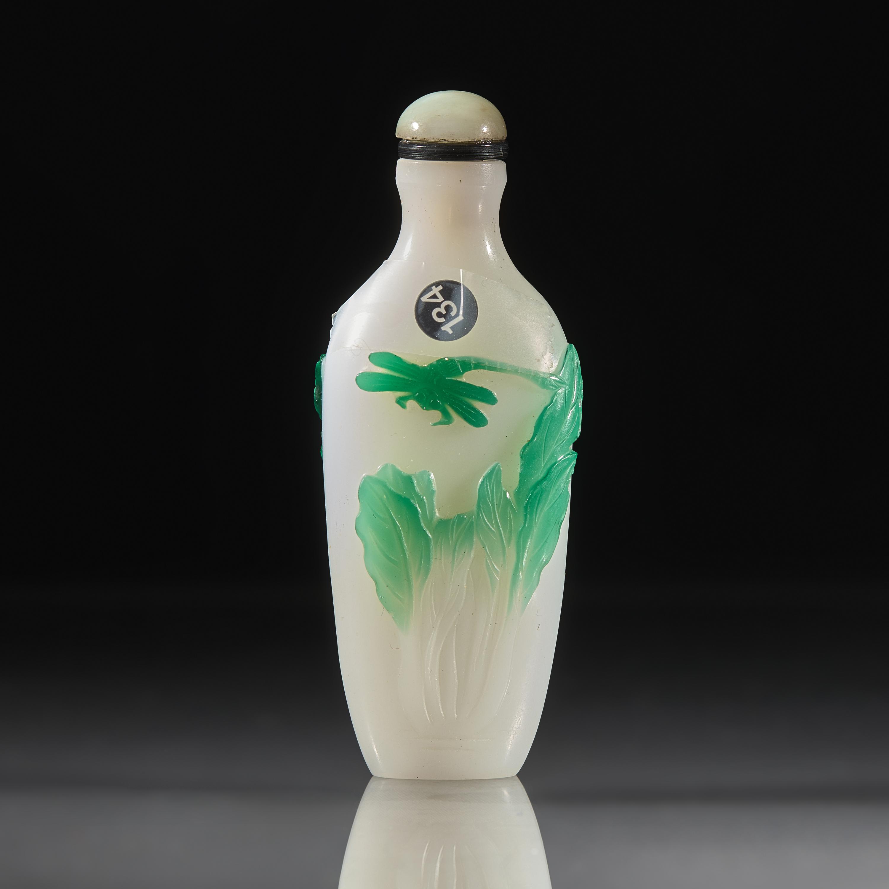 A Chinese Overlay Glass "Cabbage and Insects" Snuff Bottle, Qing Dynasty, 19th Century — 清晚期 涅白地套綠料白菜紋鼻煙壺