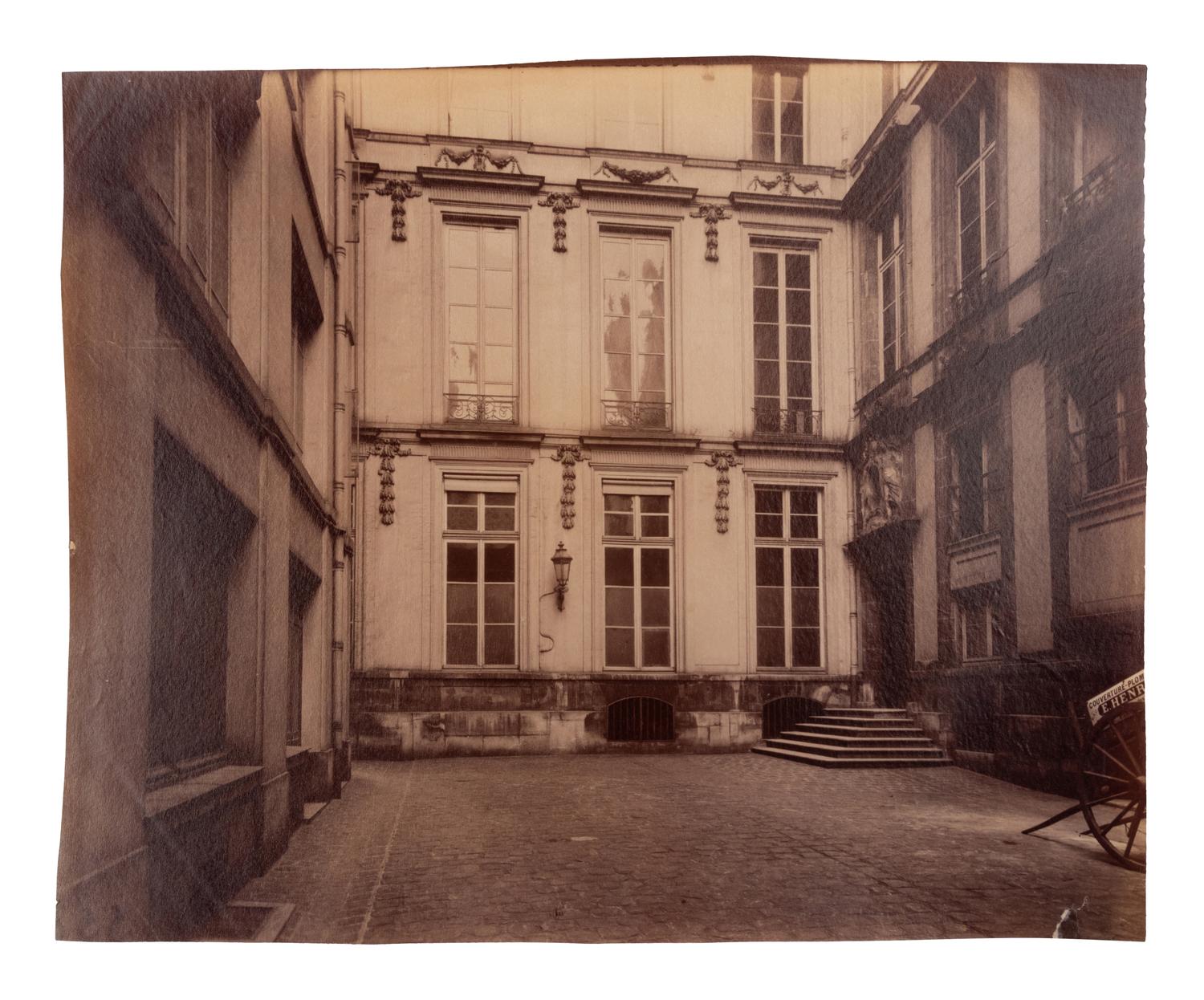 A group of four photographs ( Hôtel de Mainville, place des Vosges 12 , 1911-1912; Hôtel de Canhillac, place des Vosges 14 , 1911-1912; Hôtel de Nevers, 18 rue Seguier , 1908; Hôtel Beauffremont, rue de Grenelle 87 , 1901)