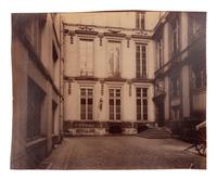 A group of four photographs ( Hôtel de Mainville, place des Vosges 12 , 1911-1912; Hôtel de Canhillac, place des Vosges 14 , 1911-1912; Hôtel de Nevers, 18 rue Seguier , 1908; Hôtel Beauffremont, rue de Grenelle 87 , 1901)