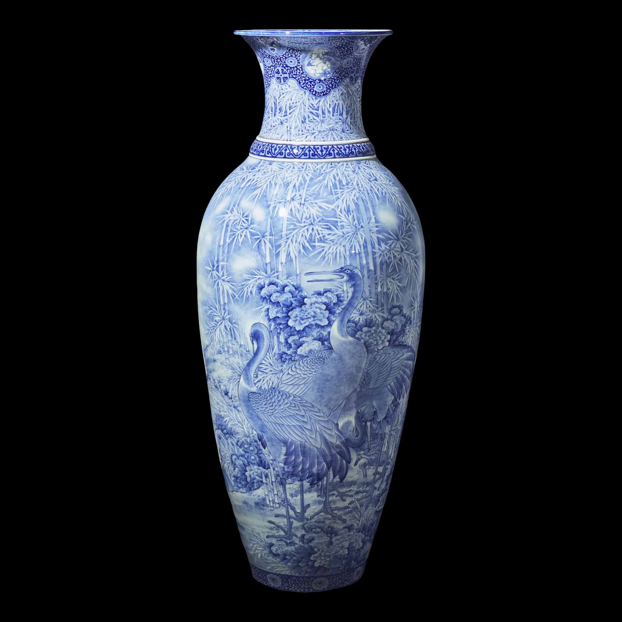 A Massive Japanese Blue and White Porcelain Vase, Meiji Period 日本明治時代 青花雪景竹林圖大瓶