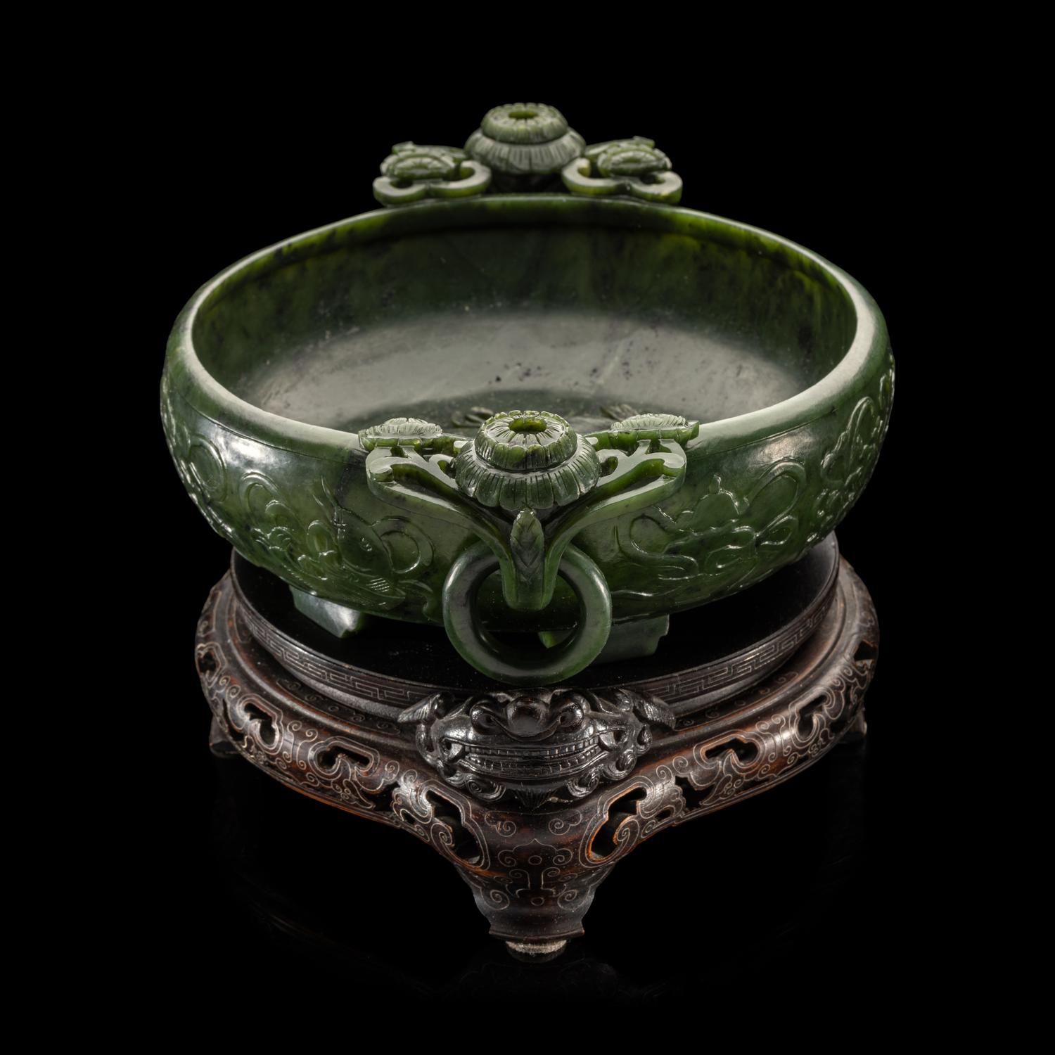 A Chinese Carved Spinach Jade Marriage Bowl, Late Qing/Republic Period 晚清/民國 碧玉雙魚活環洗
