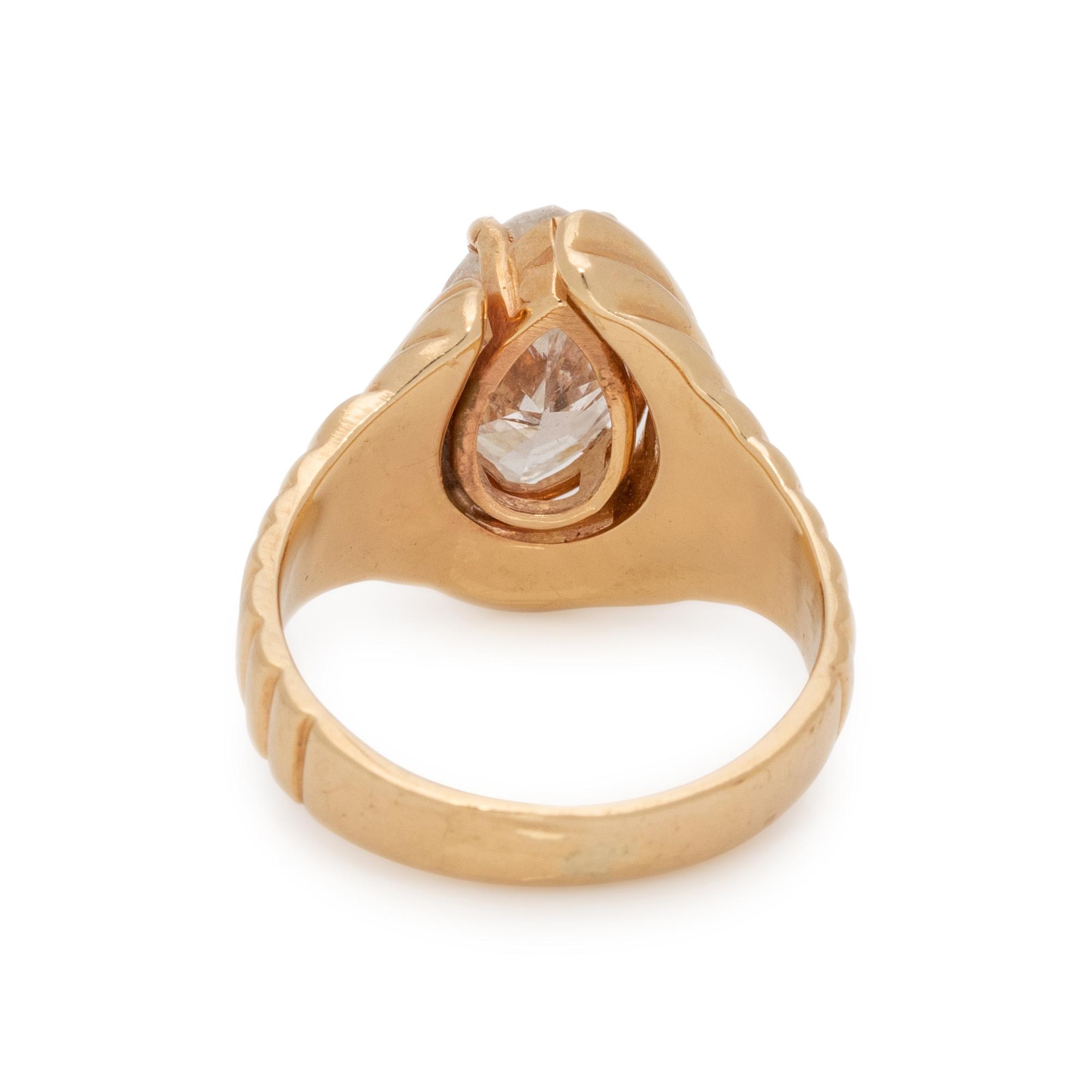 YELLOW GOLD AND DIAMOND RING