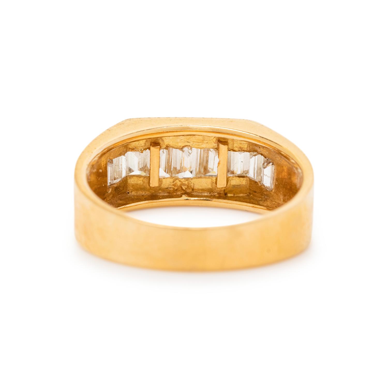 YELLOW GOLD AND DIAMOND RING