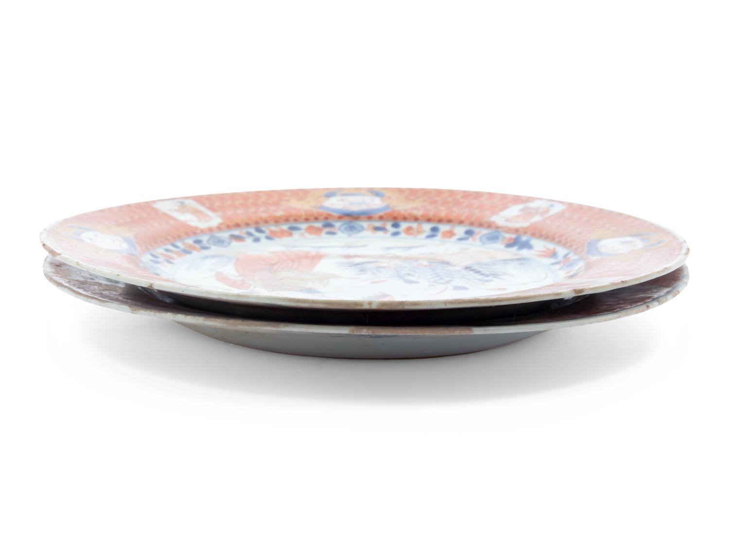 A Pair of Chinese Export Porcelain "Pronk Dame au Parasol" Pattern Plates