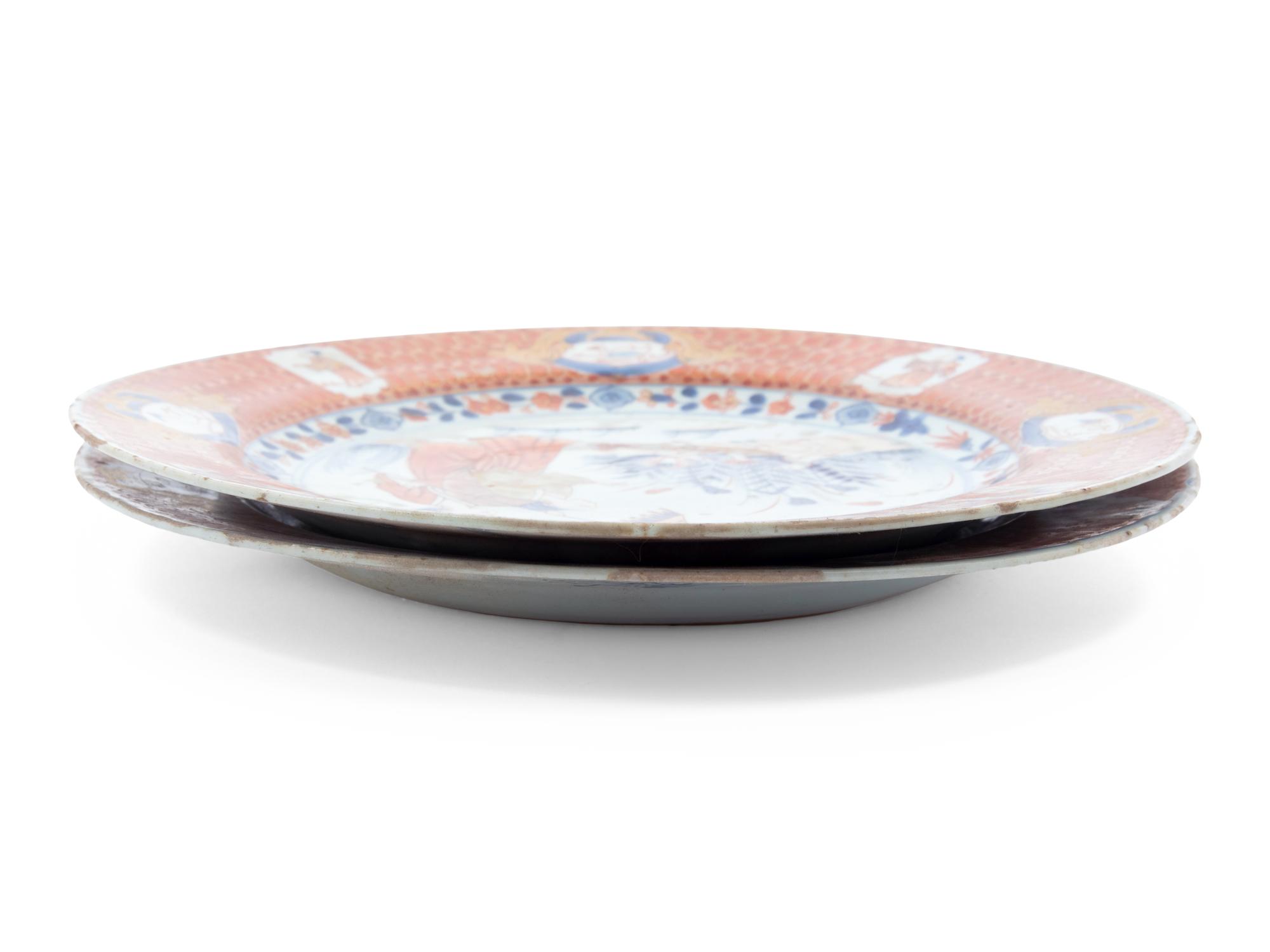 A Pair of Chinese Export Porcelain "Pronk Dame au Parasol" Pattern Plates