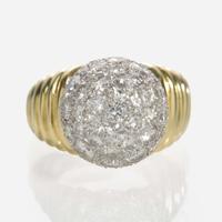 An 18K Yellow Gold and Pavé Diamond Ring
